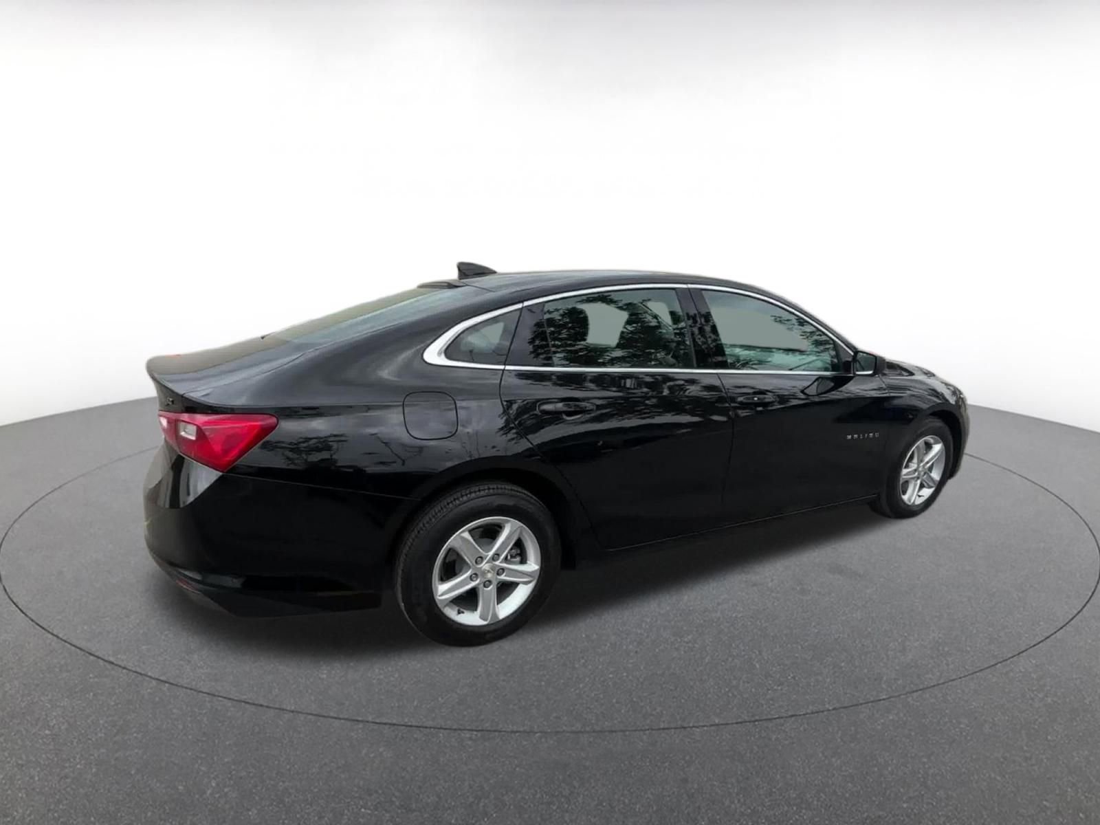 Thumbnail: 2024 Chevrolet Malibu - 15