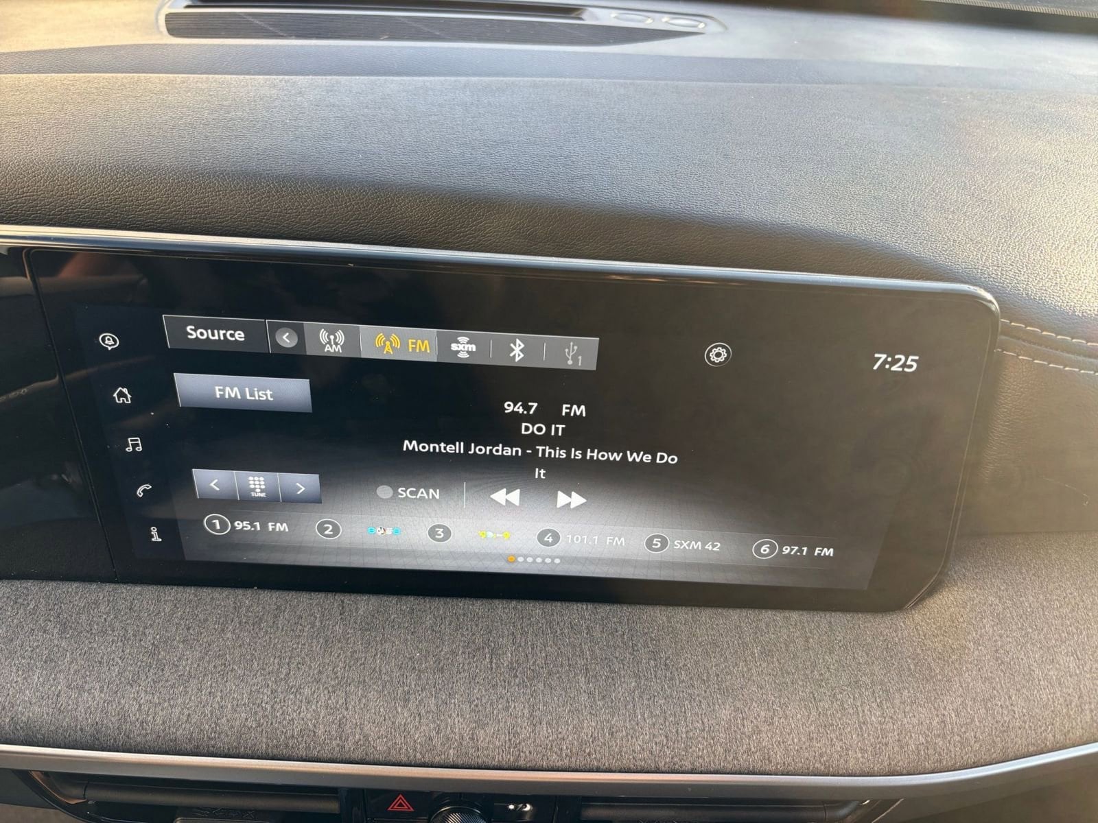 Thumbnail: 2025 Nissan Kicks - 21