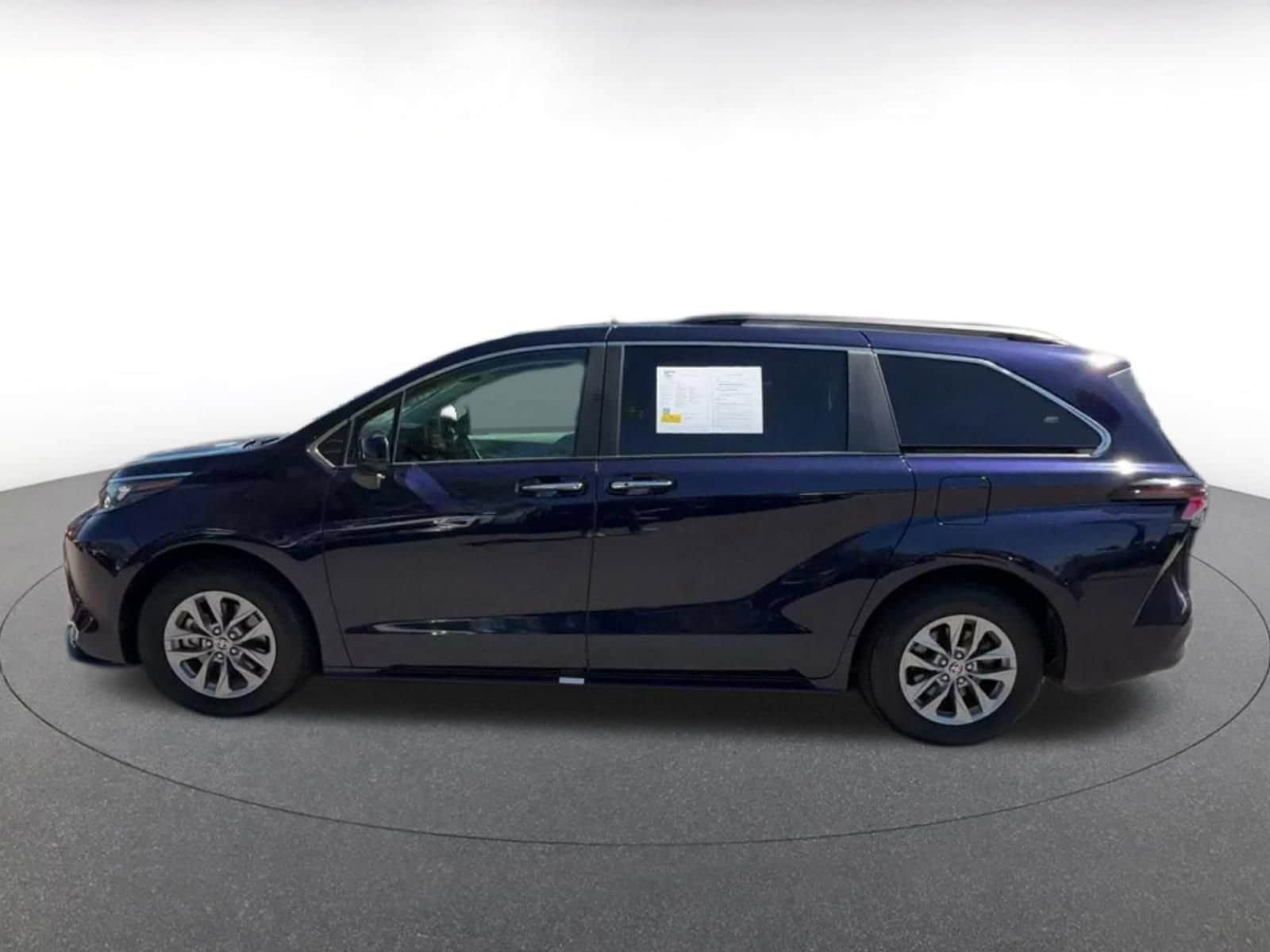 Thumbnail: 2024 Toyota Sienna - 8