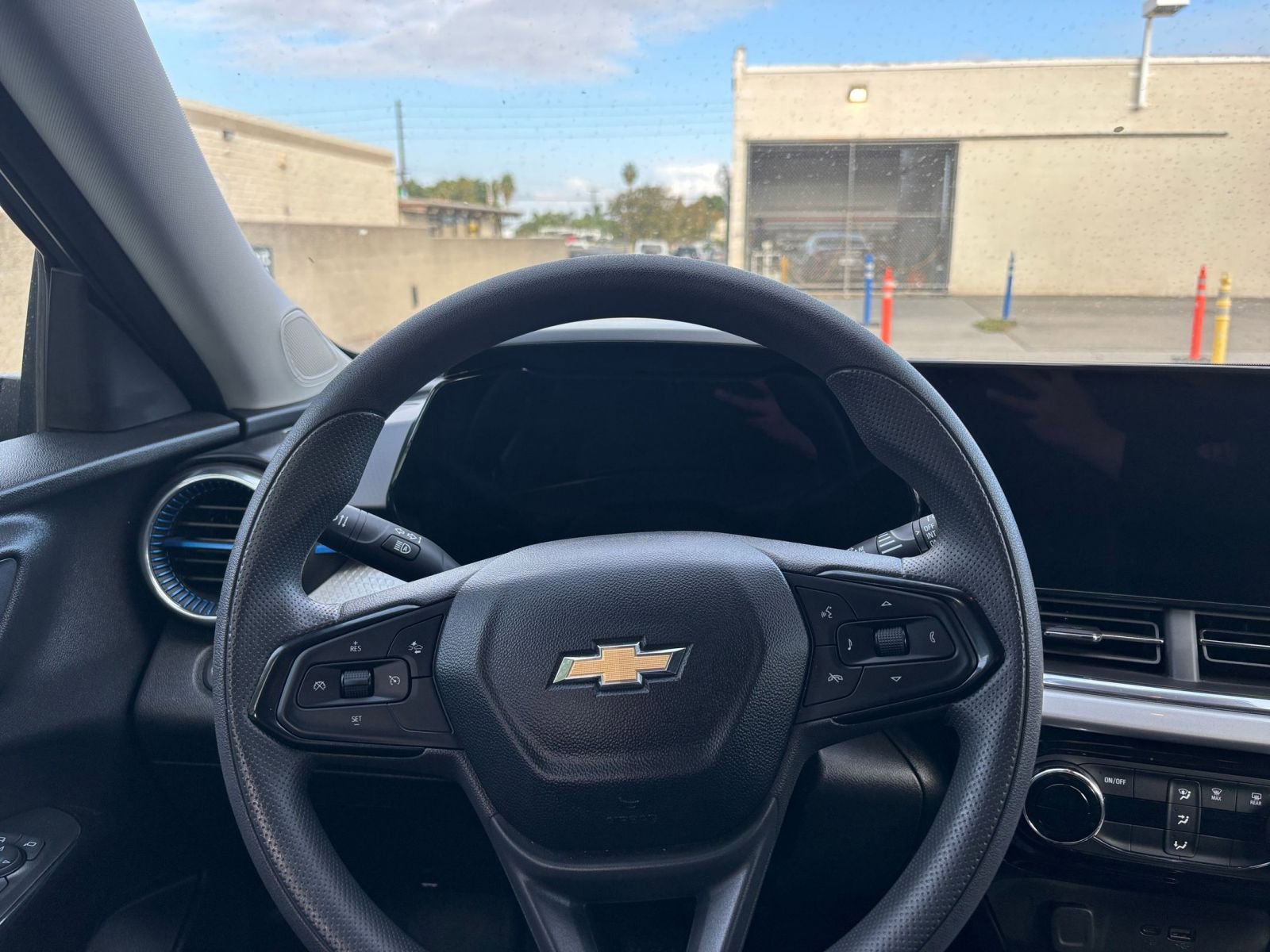 Thumbnail: 2025 Chevrolet Trax - 34