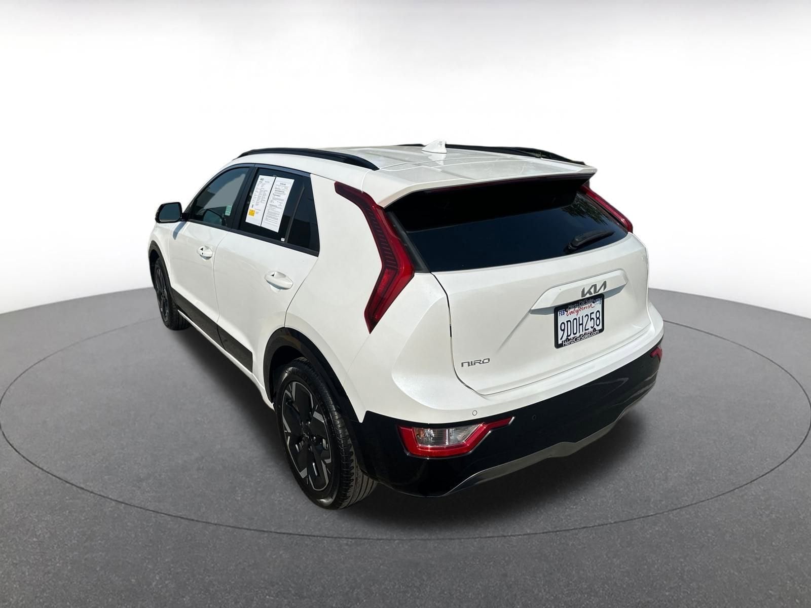 Thumbnail: 2023 Kia Niro - 5