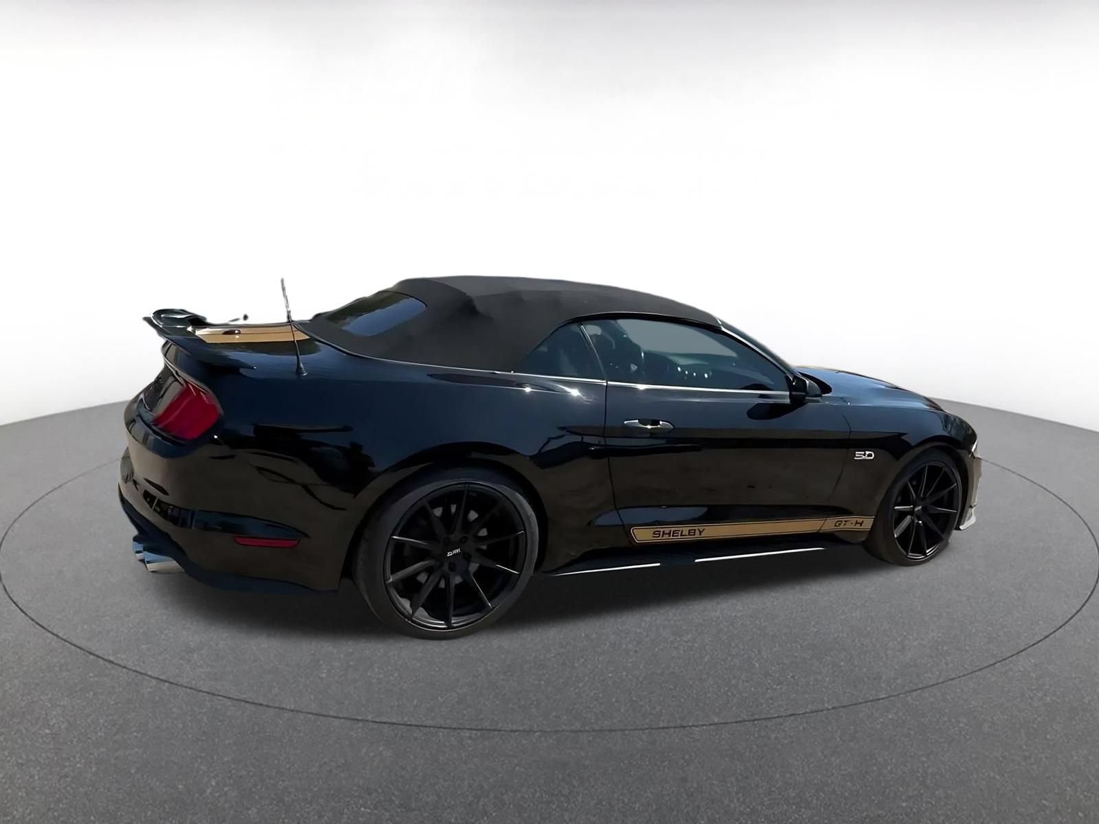 Thumbnail: 2022 Ford Mustang - 15