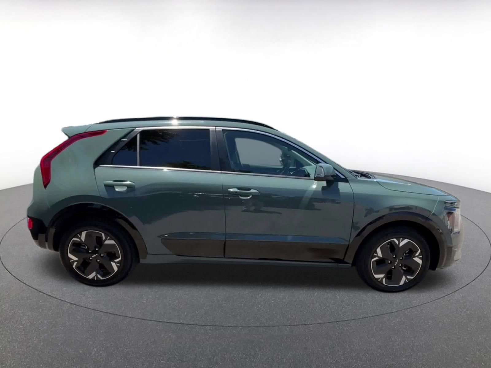 Thumbnail: 2023 Kia Niro - 16