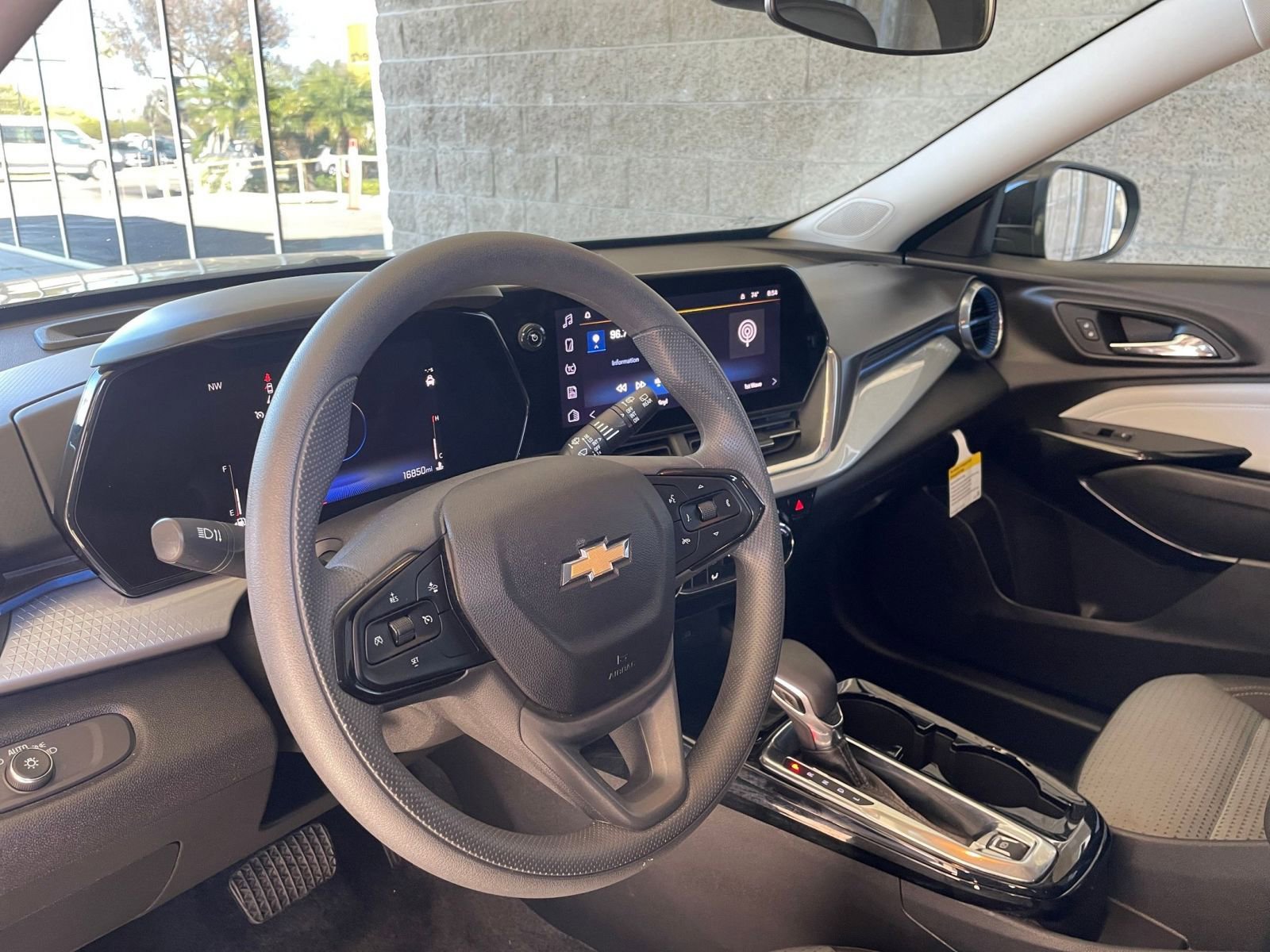 Thumbnail: 2025 Chevrolet Trax - 34