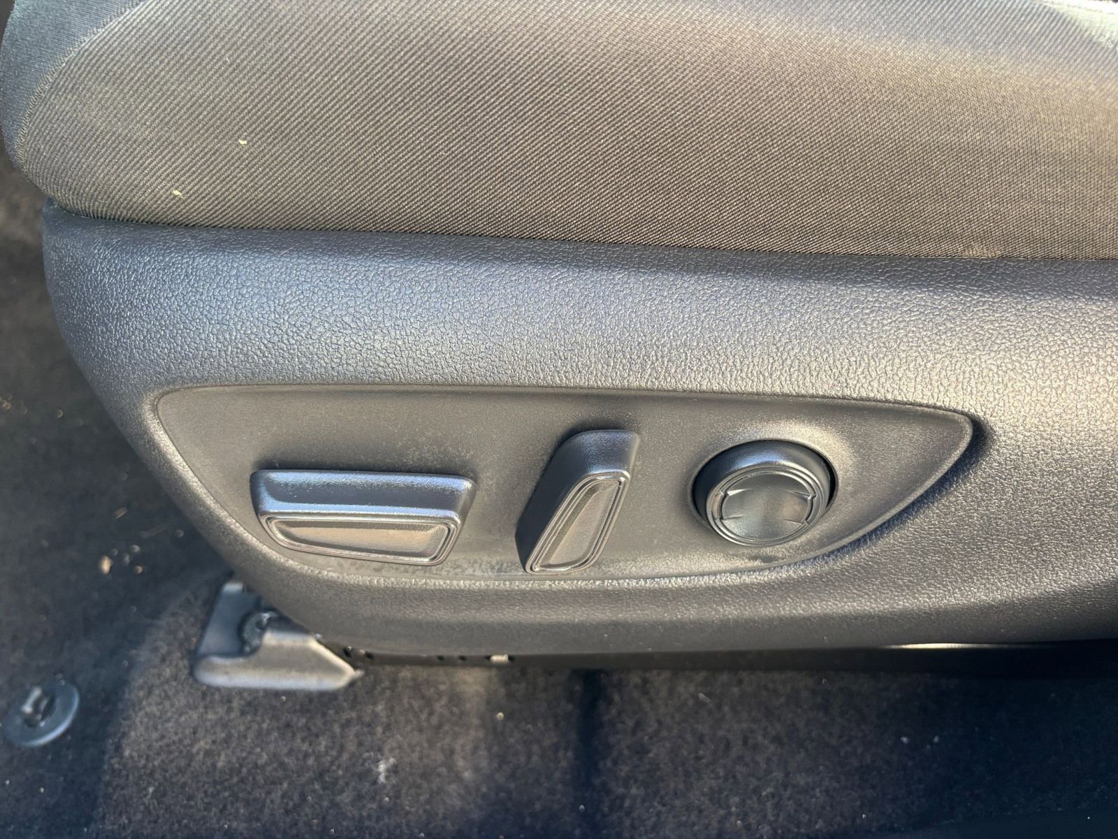 Thumbnail: 2025 Toyota RAV4 - 23