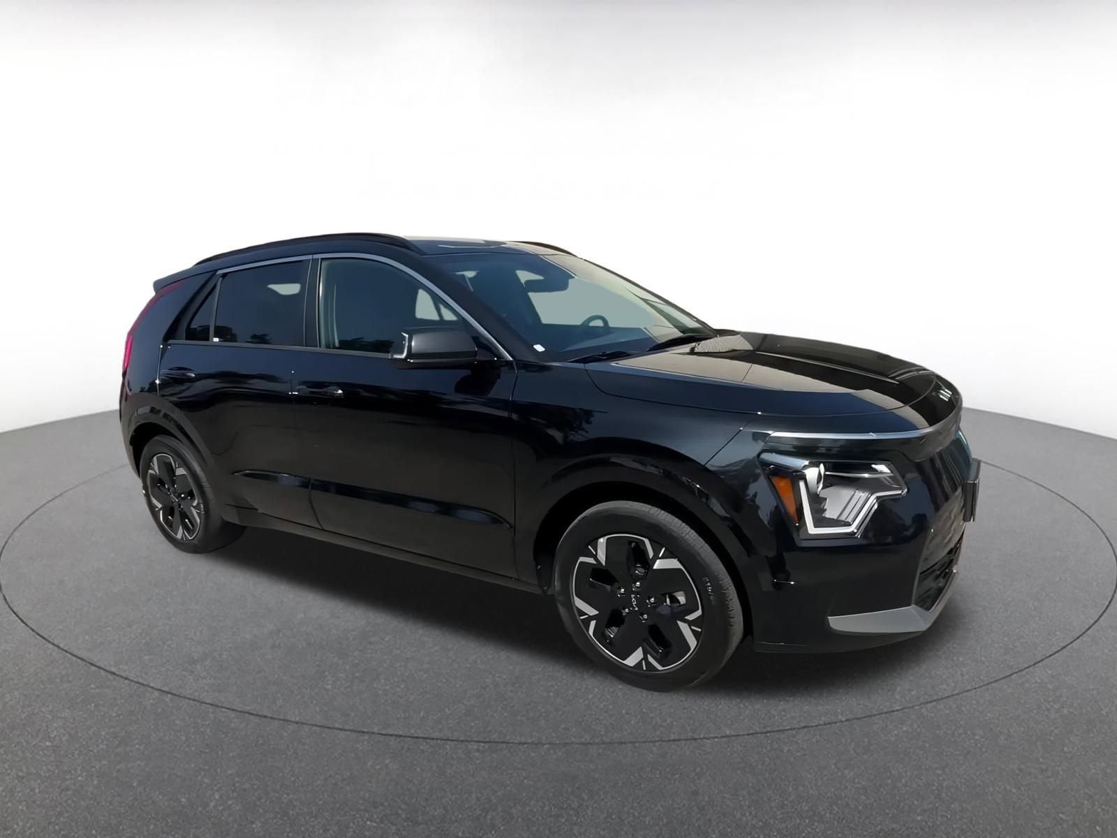Thumbnail: 2023 Kia Niro - 2