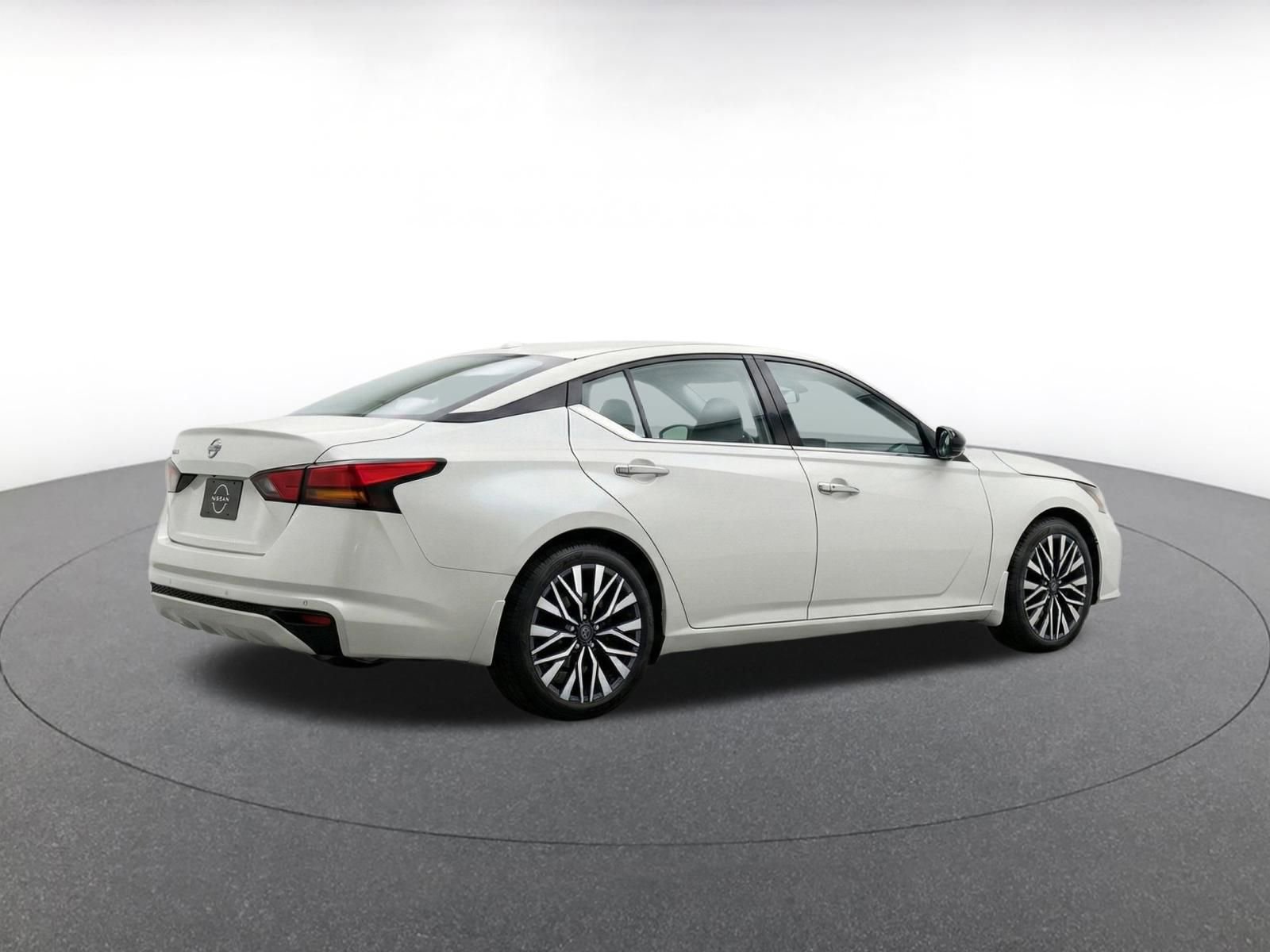 Thumbnail: 2025 Nissan Altima - 9