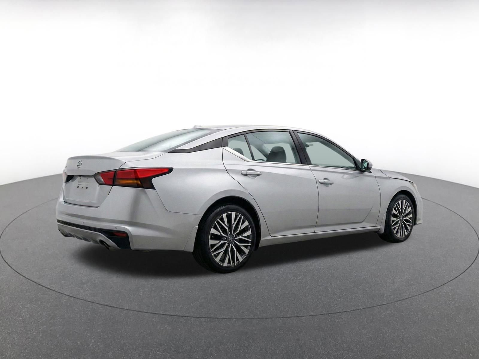 Thumbnail: 2025 Nissan Altima - 9
