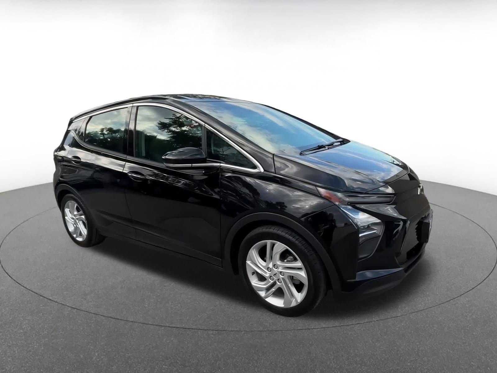 Thumbnail: 2023 Chevrolet Bolt EV - 2