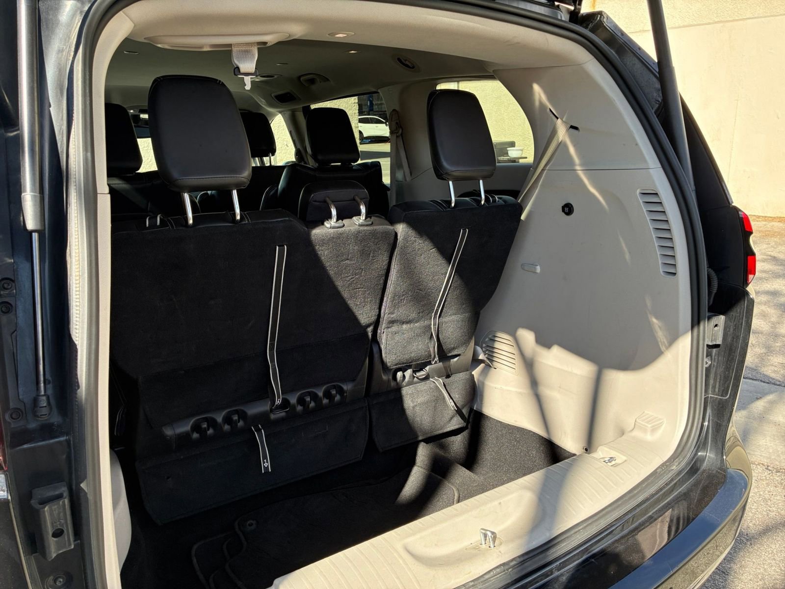 Thumbnail: 2023 Chrysler Pacifica - 34