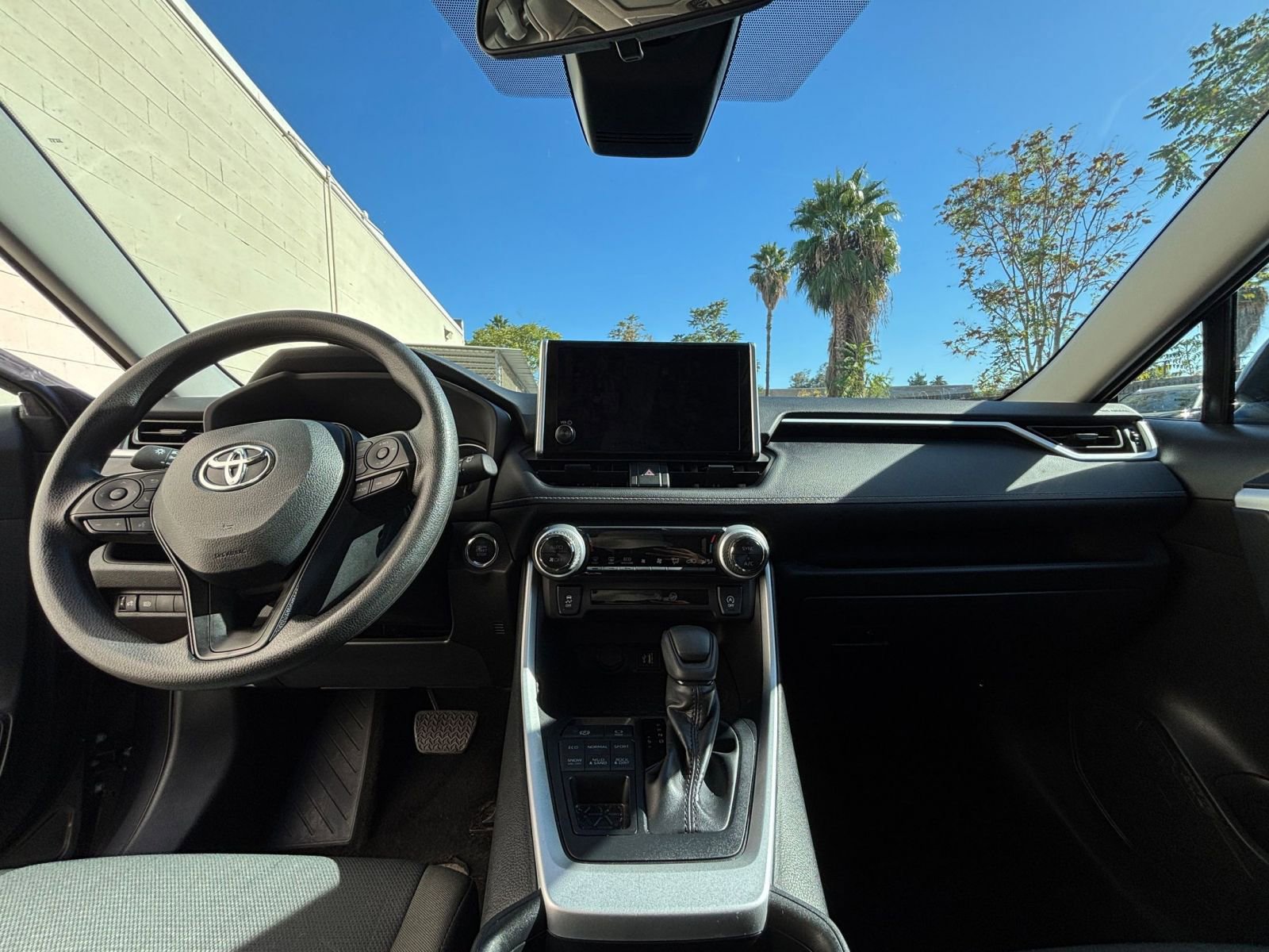 Thumbnail: 2025 Toyota RAV4 - 33