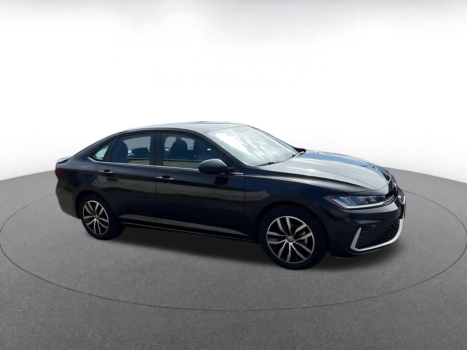 Thumbnail: 2025 Volkswagen Jetta - 2