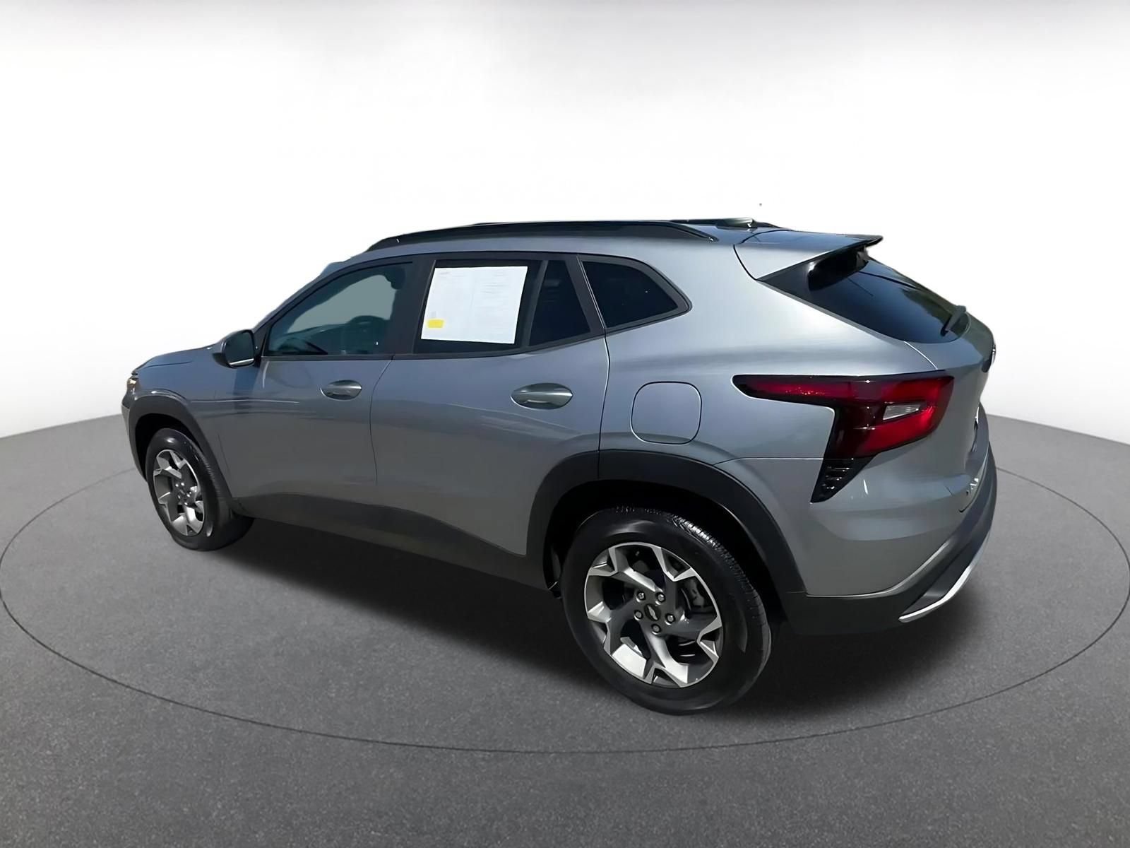 Thumbnail: 2025 Chevrolet Trax - 8
