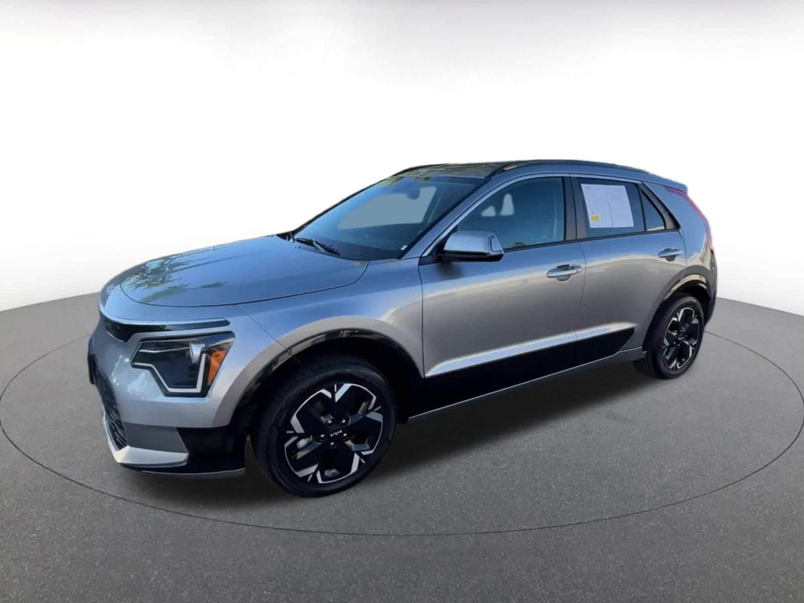 Thumbnail: 2023 Kia Niro - 7
