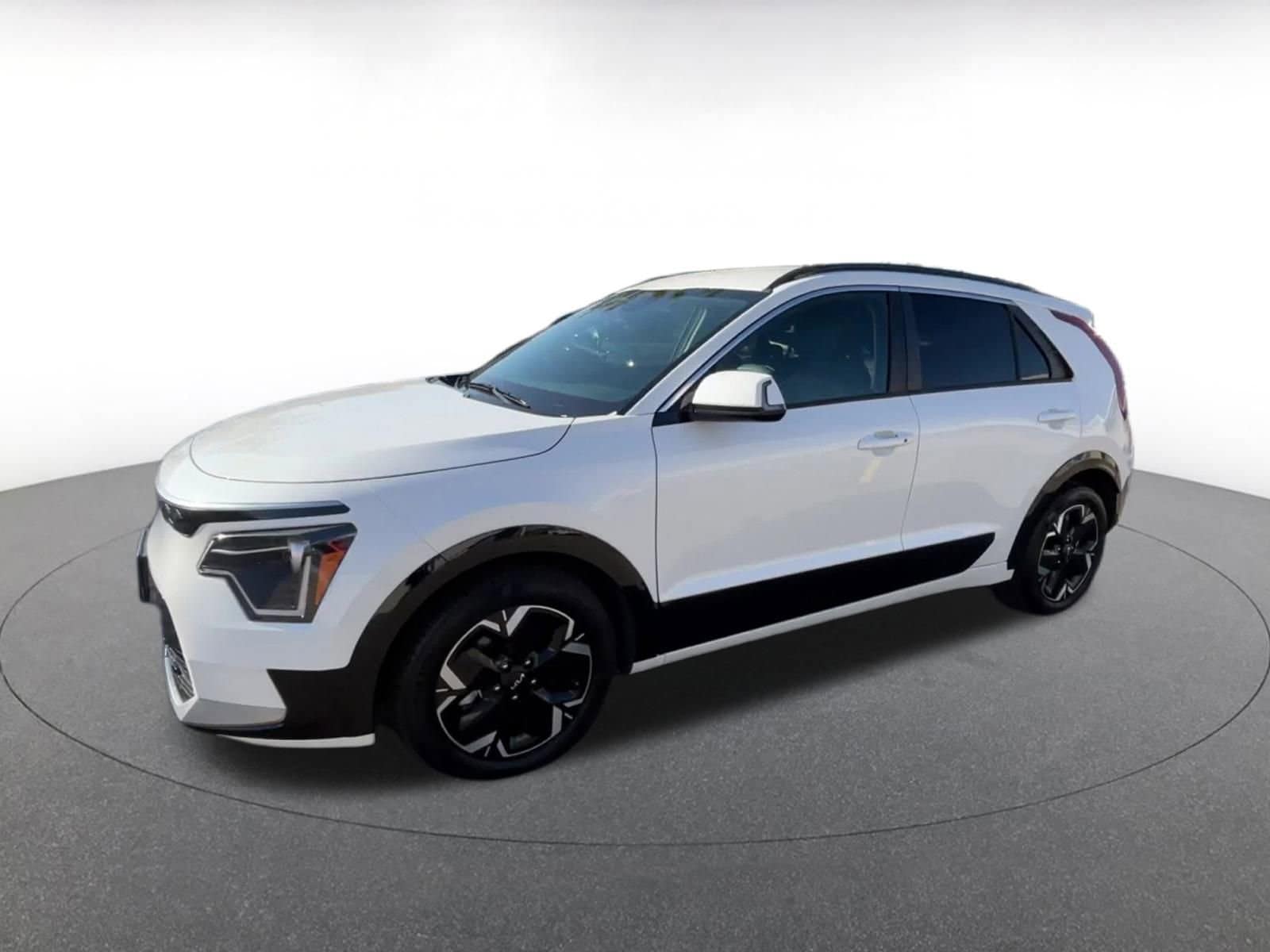 Thumbnail: 2023 Kia Niro - 8