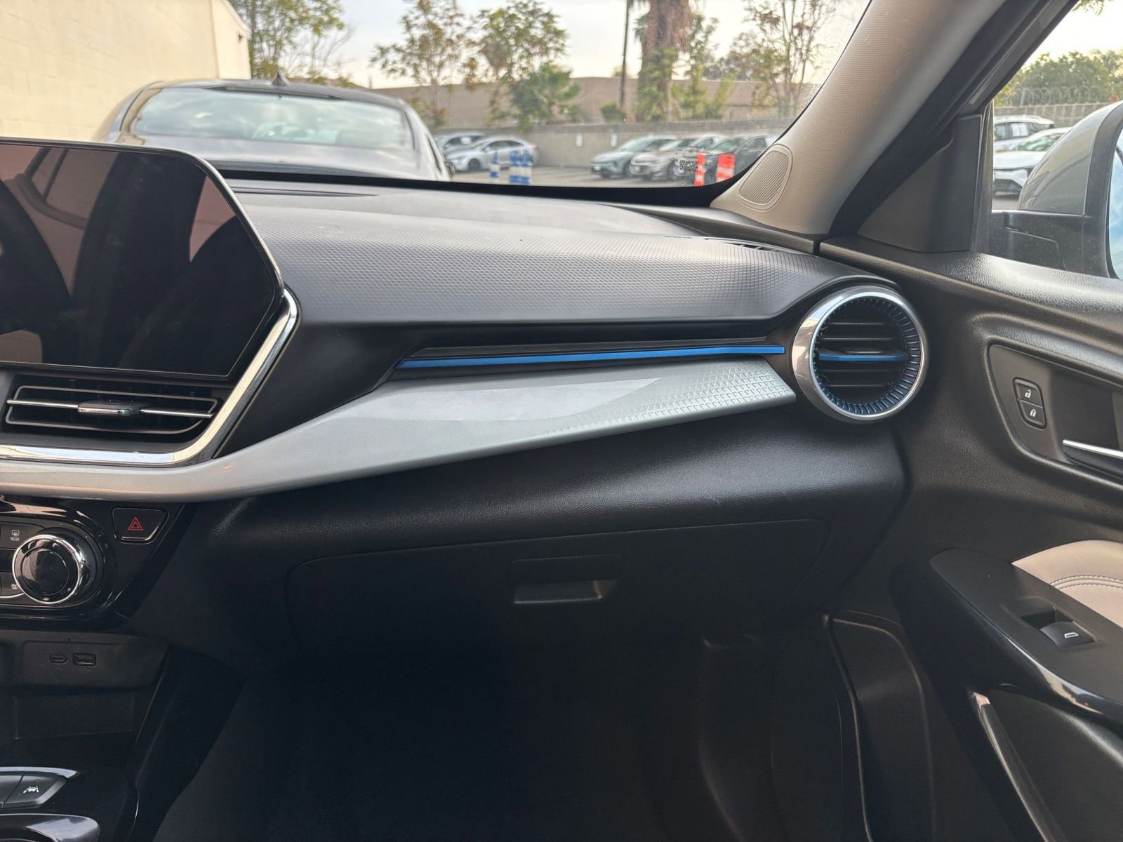 Thumbnail: 2025 Chevrolet Trax - 35