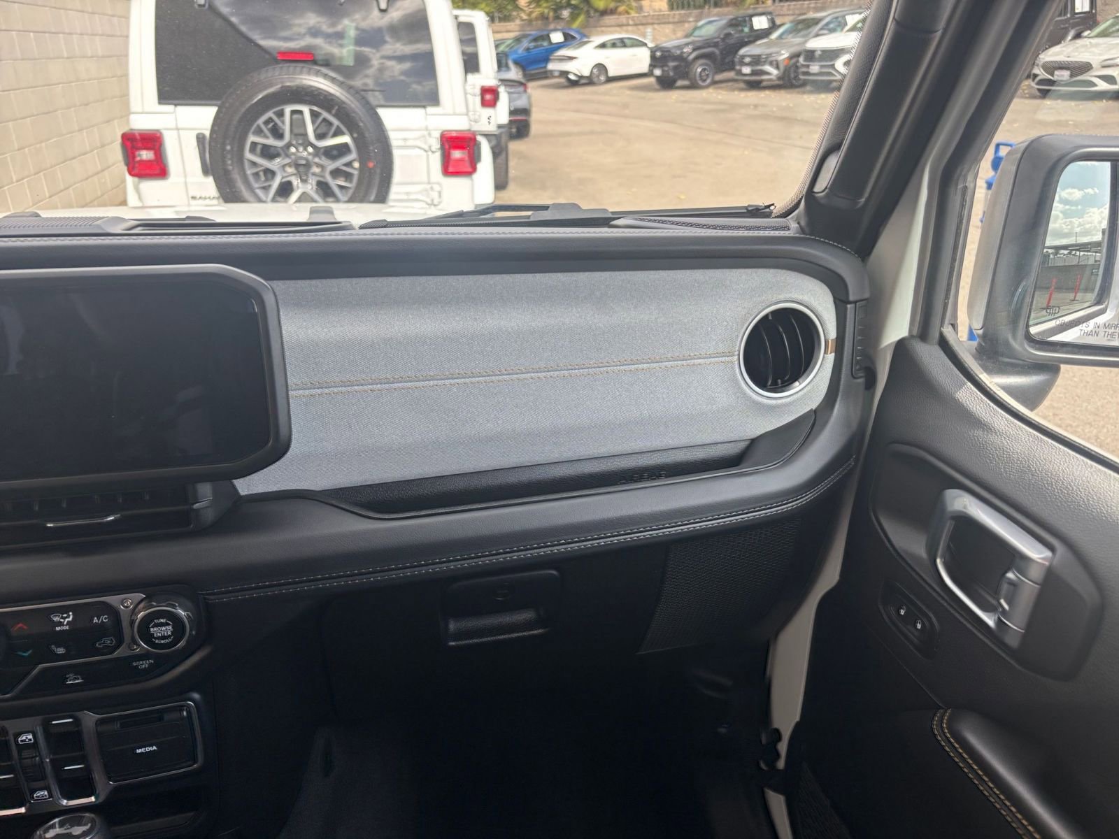 Thumbnail: 2025 Jeep Wrangler - 35