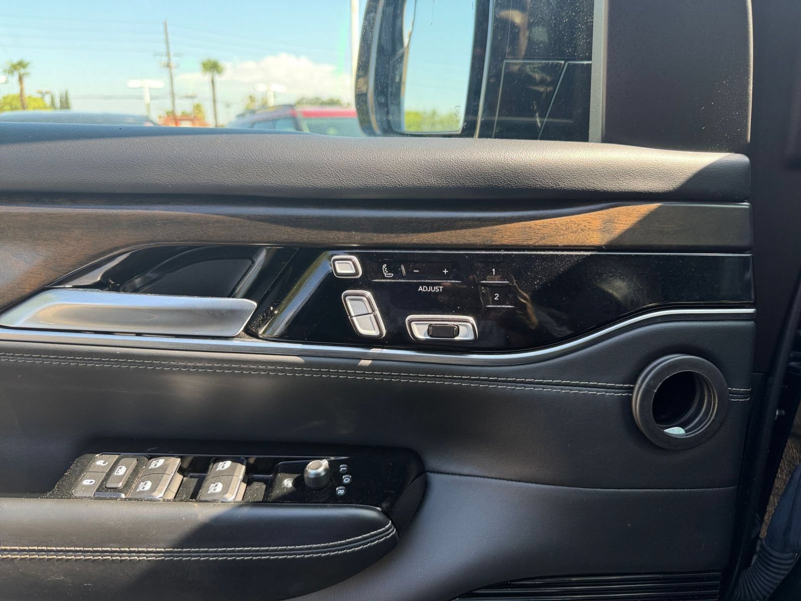 Thumbnail: 2023 Jeep Grand Wagoneer - 23