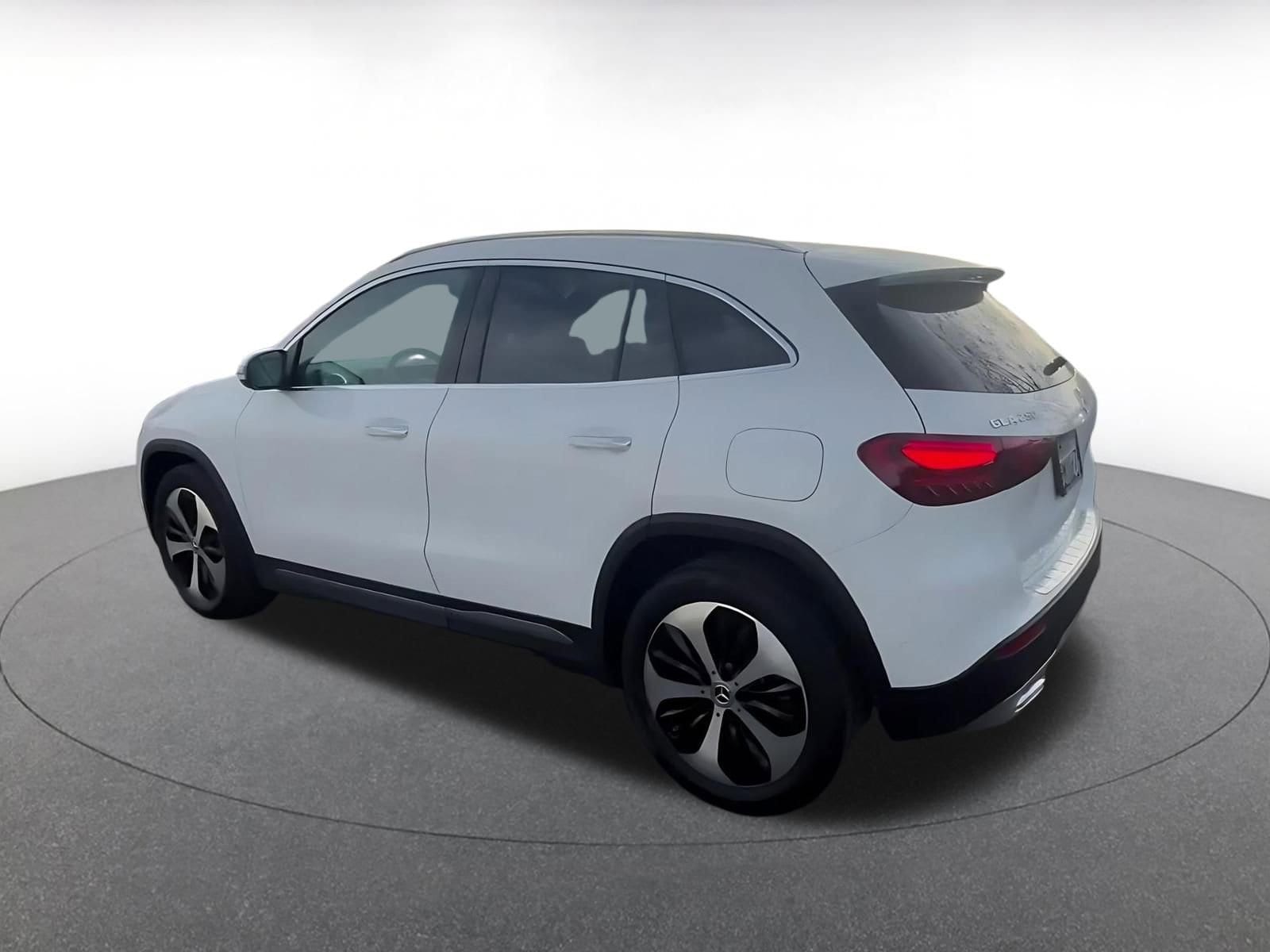 Thumbnail: 2025 Mercedes-Benz GLA - 10