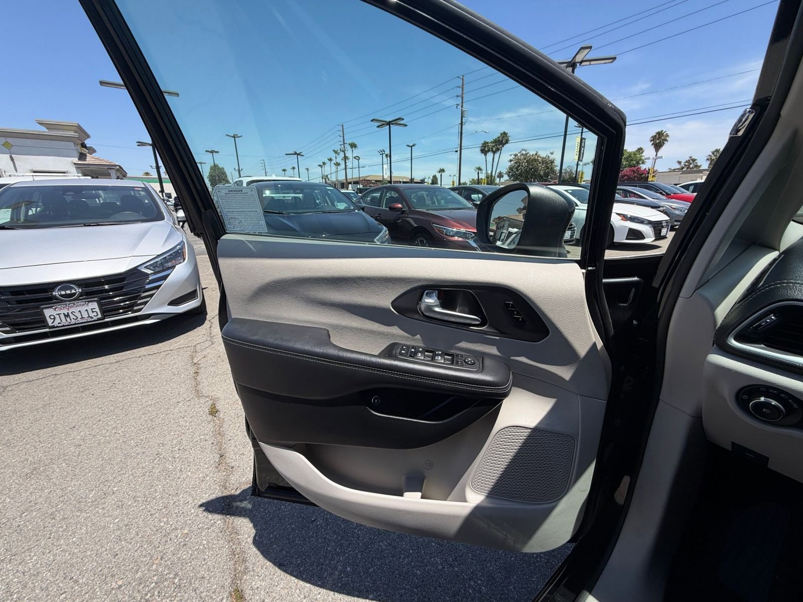 Thumbnail: 2023 Chrysler Pacifica - 18