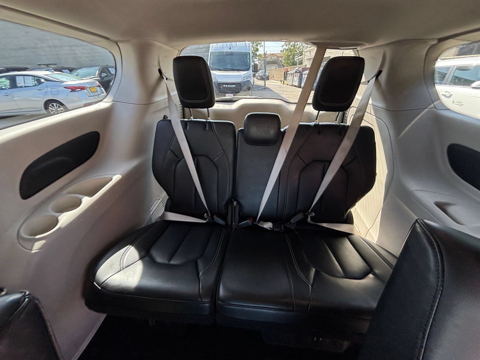 Thumbnail: 2023 Chrysler Pacifica - 30