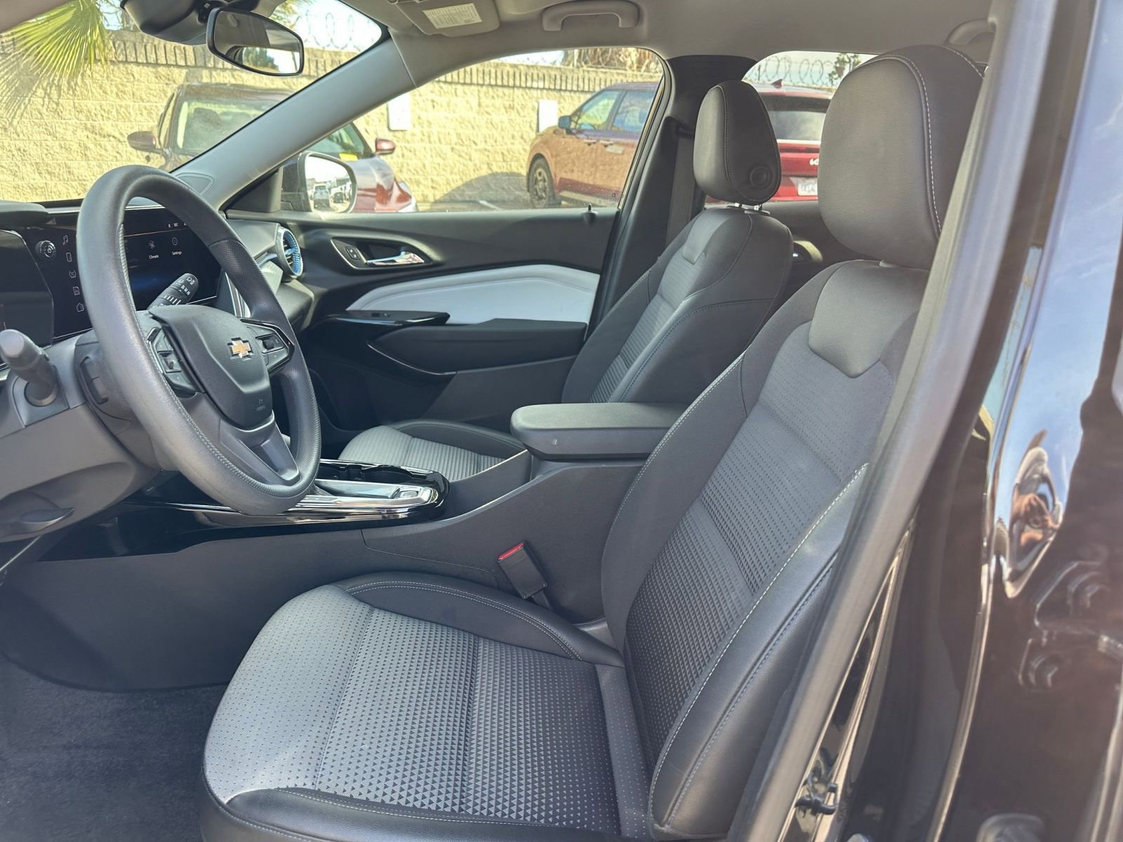 Thumbnail: 2025 Chevrolet Trax - 25