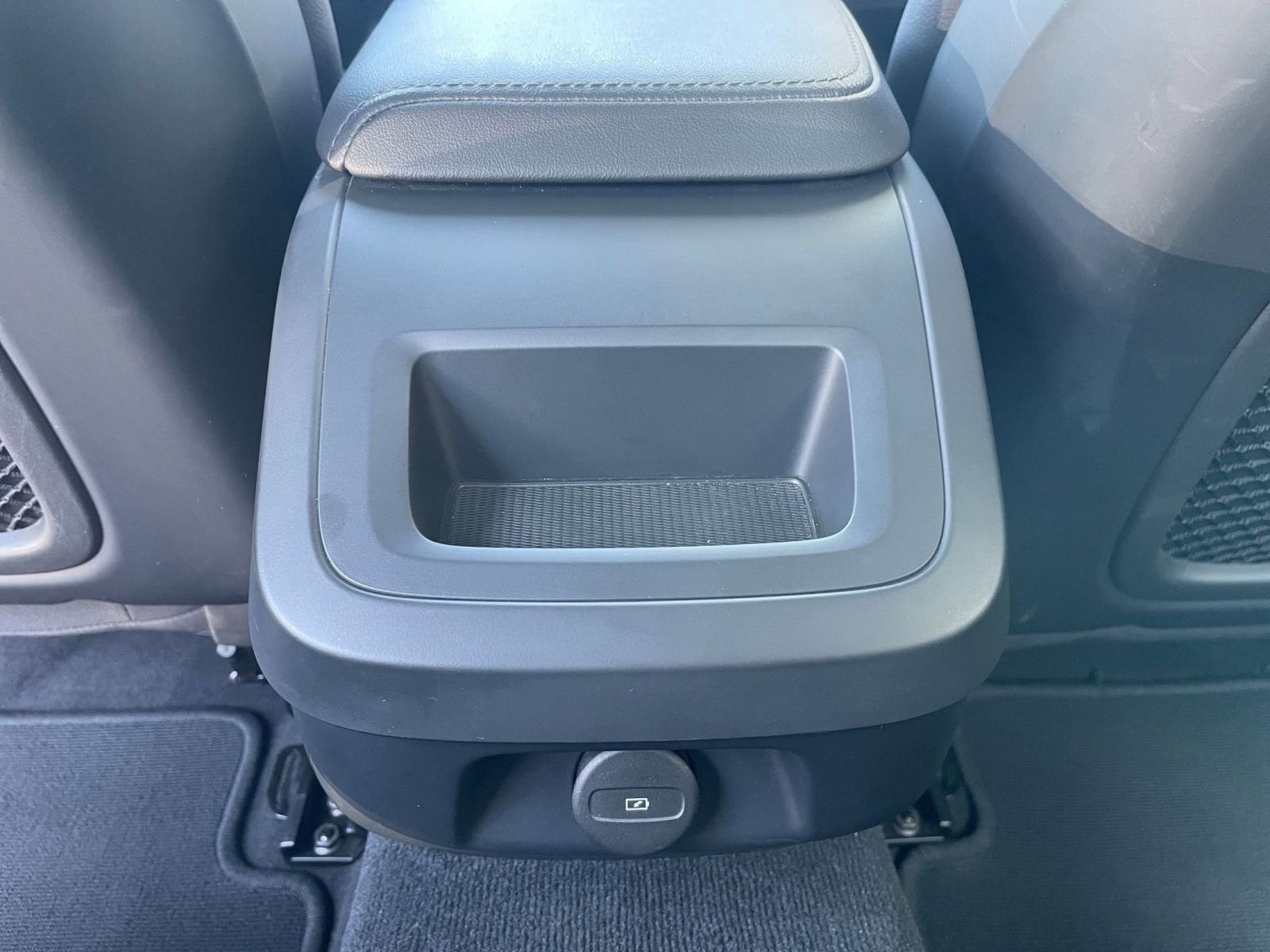 Thumbnail: 2024 Volvo S60 - 24