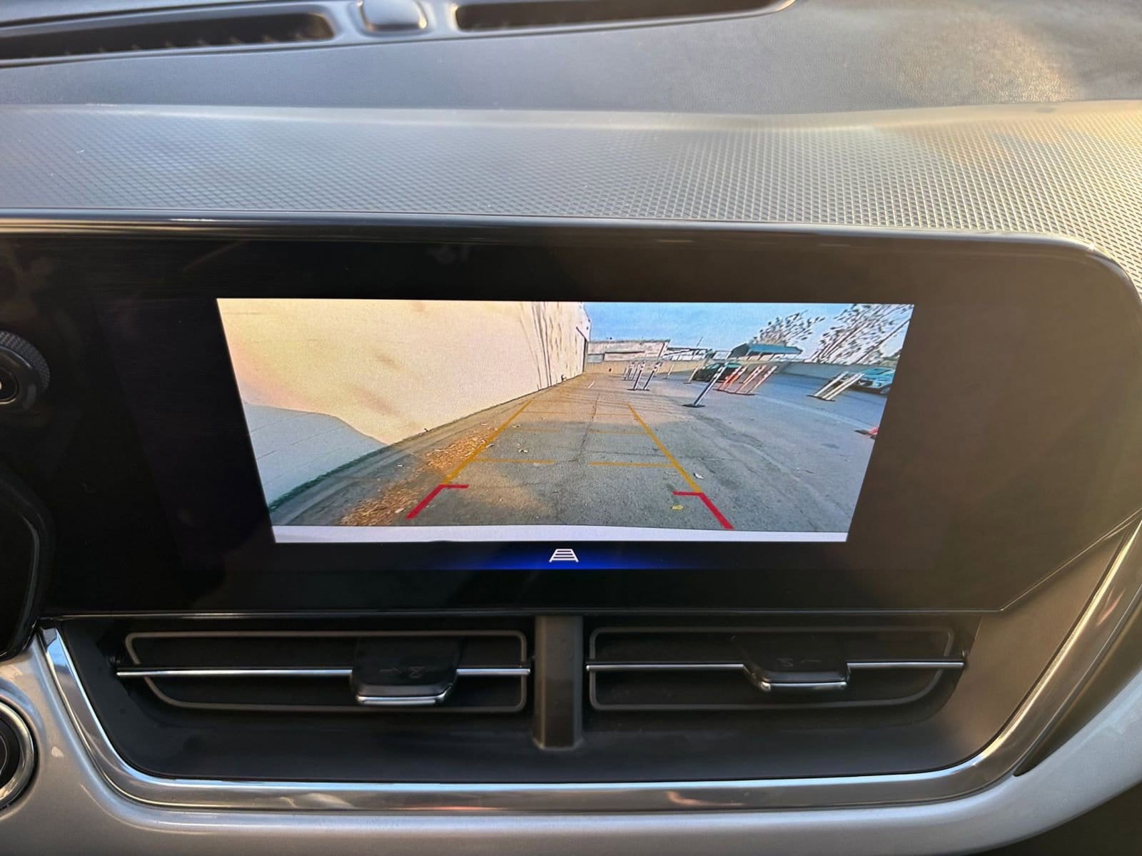 Thumbnail: 2025 Chevrolet Trax - 17