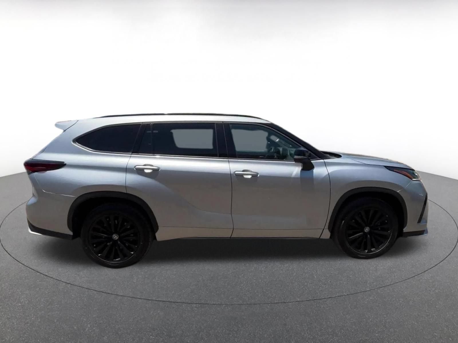 Thumbnail: 2025 Toyota Highlander - 16