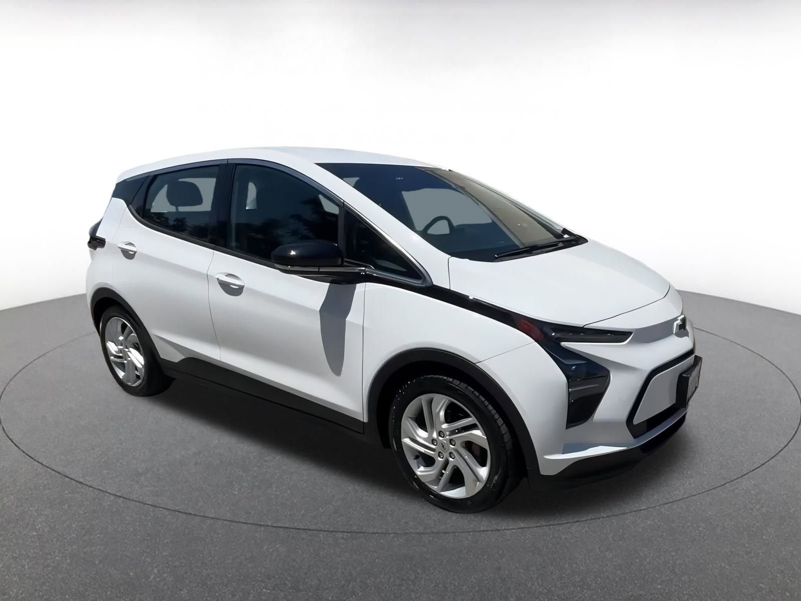 Thumbnail: 2023 Chevrolet Bolt EV - 2