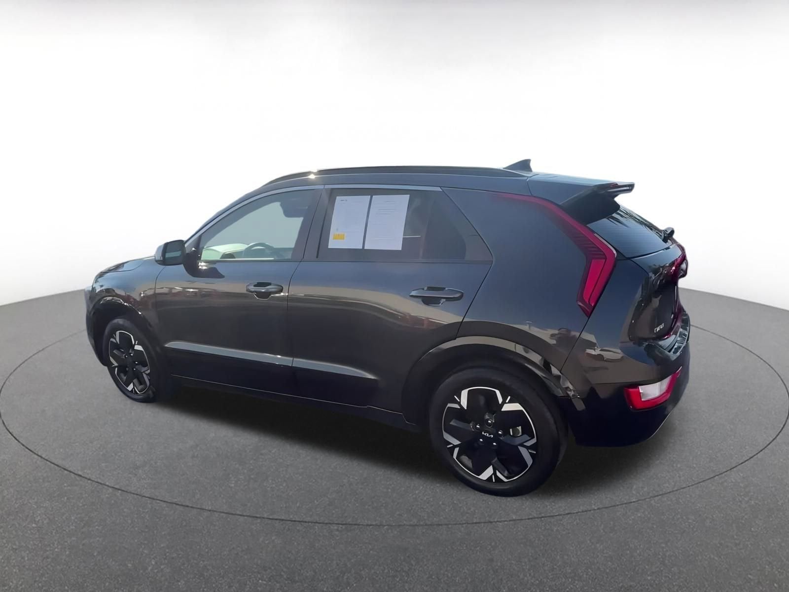 Thumbnail: 2023 Kia Niro - 10
