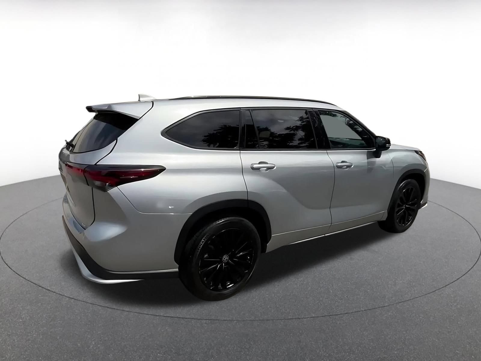 Thumbnail: 2024 Toyota Highlander - 15
