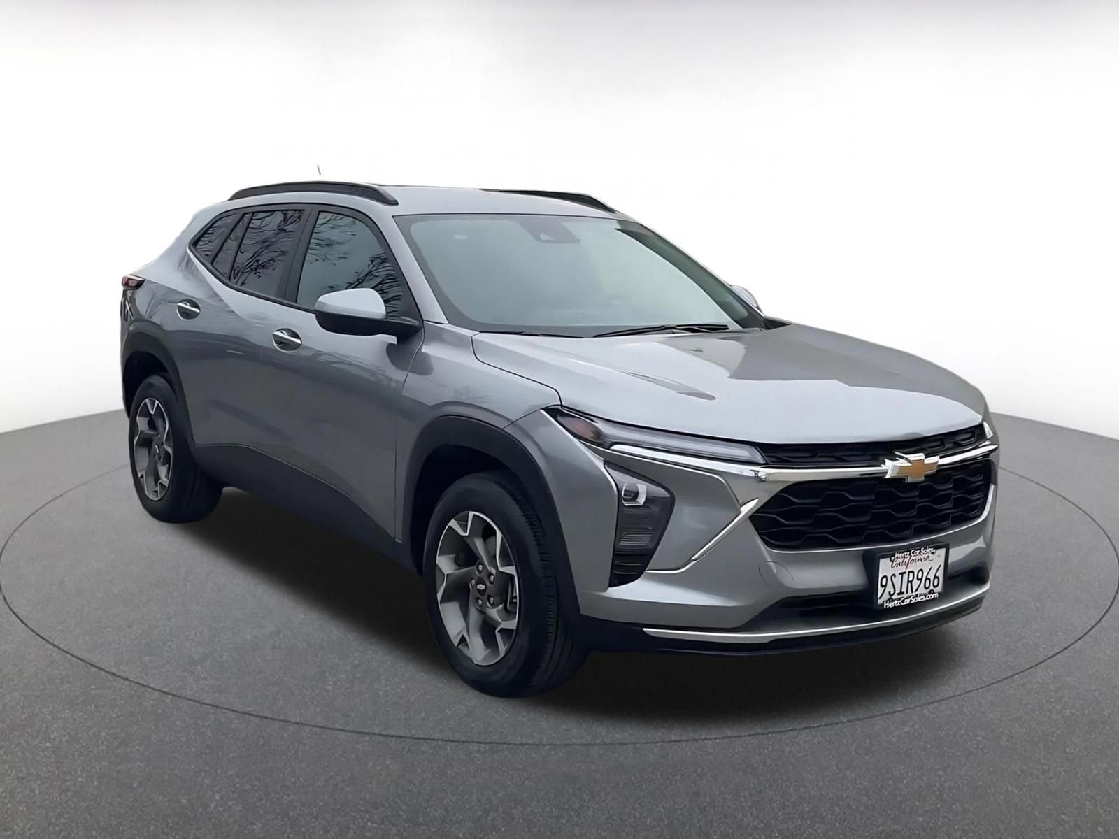 Thumbnail: 2025 Chevrolet Trax - 3