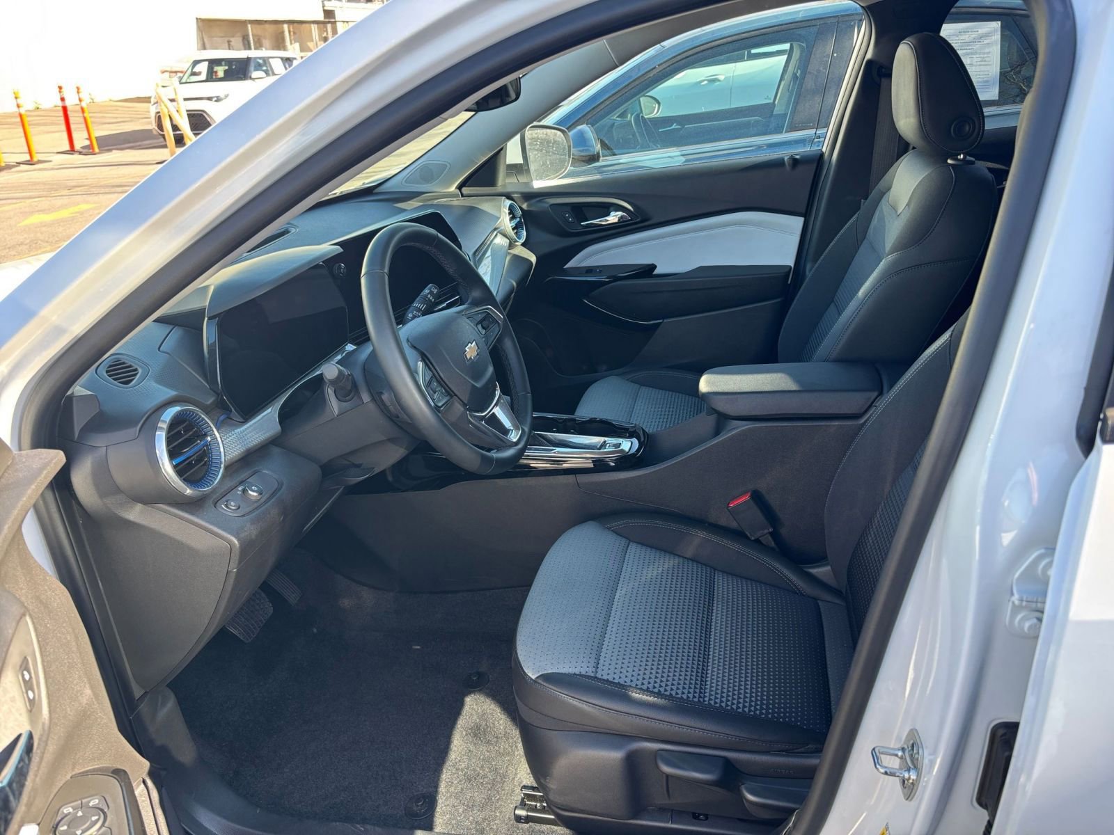 Thumbnail: 2025 Chevrolet Trax - 29