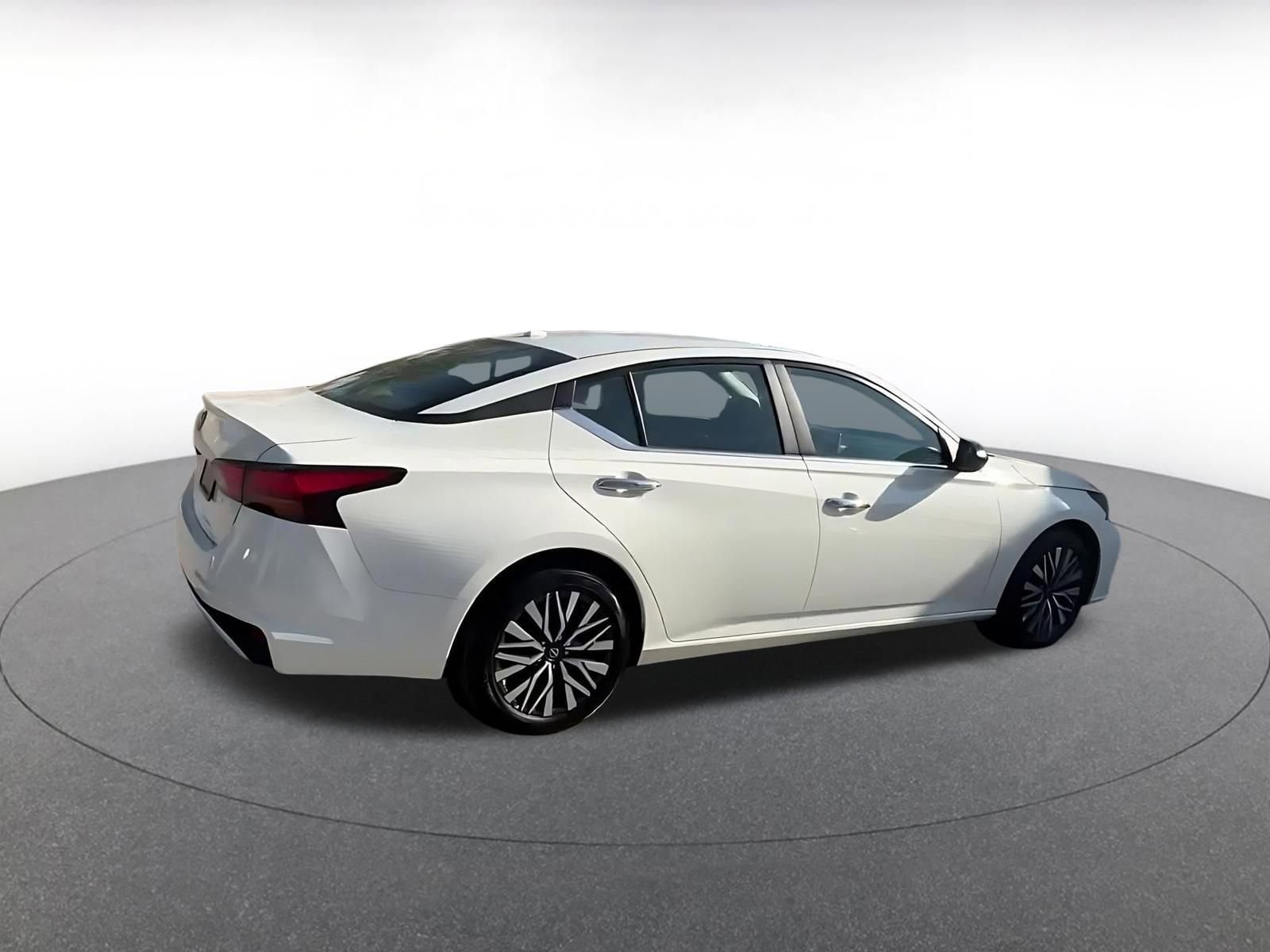 Thumbnail: 2025 Nissan Altima - 15