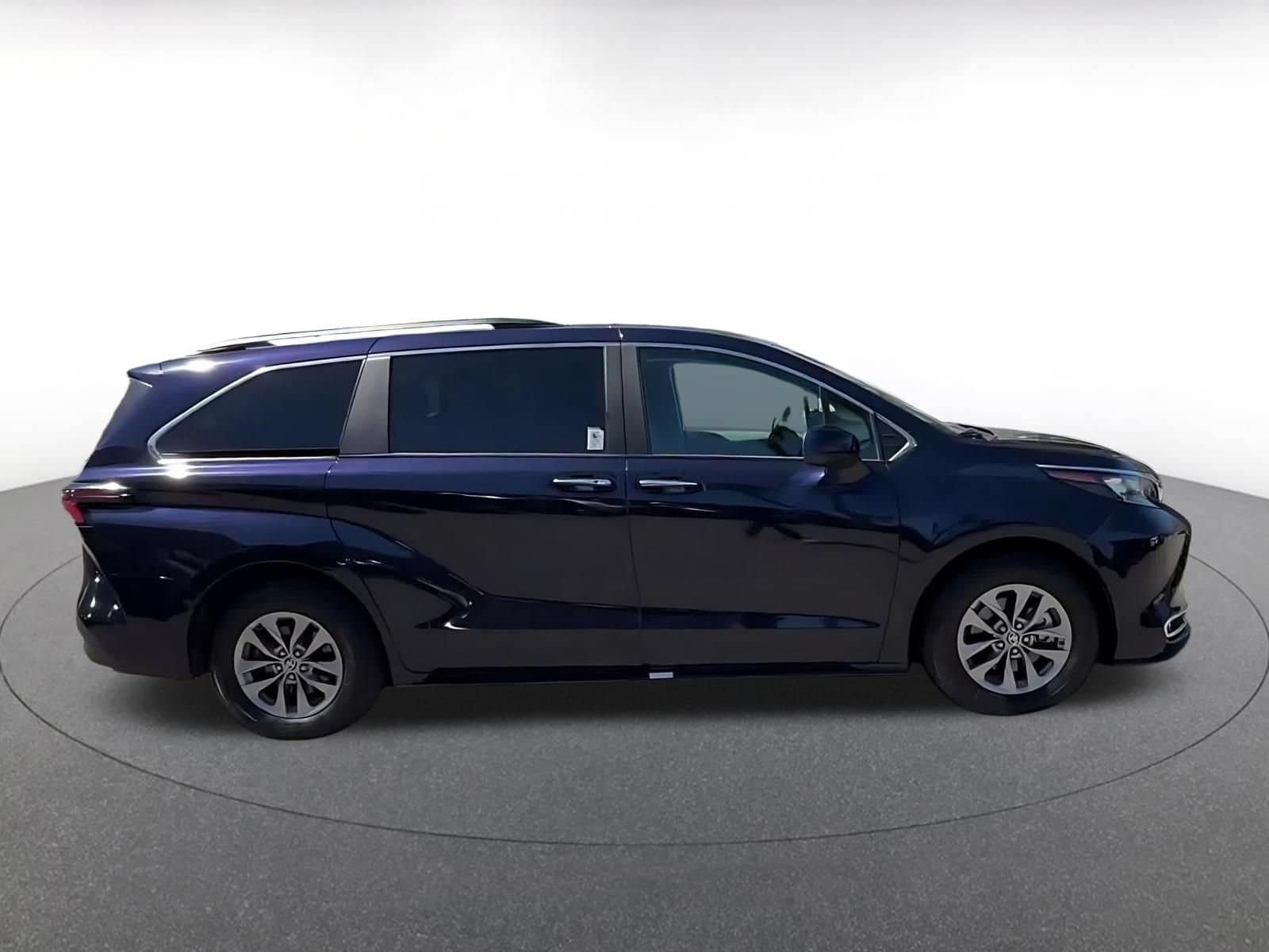 Thumbnail: 2024 Toyota Sienna - 15