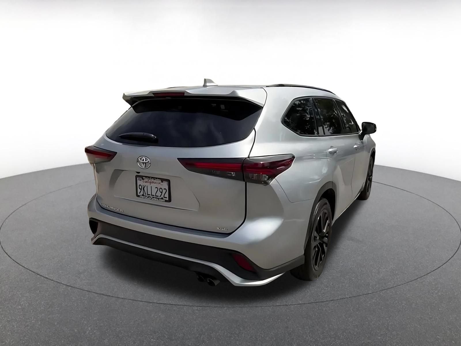Thumbnail: 2024 Toyota Highlander - 14