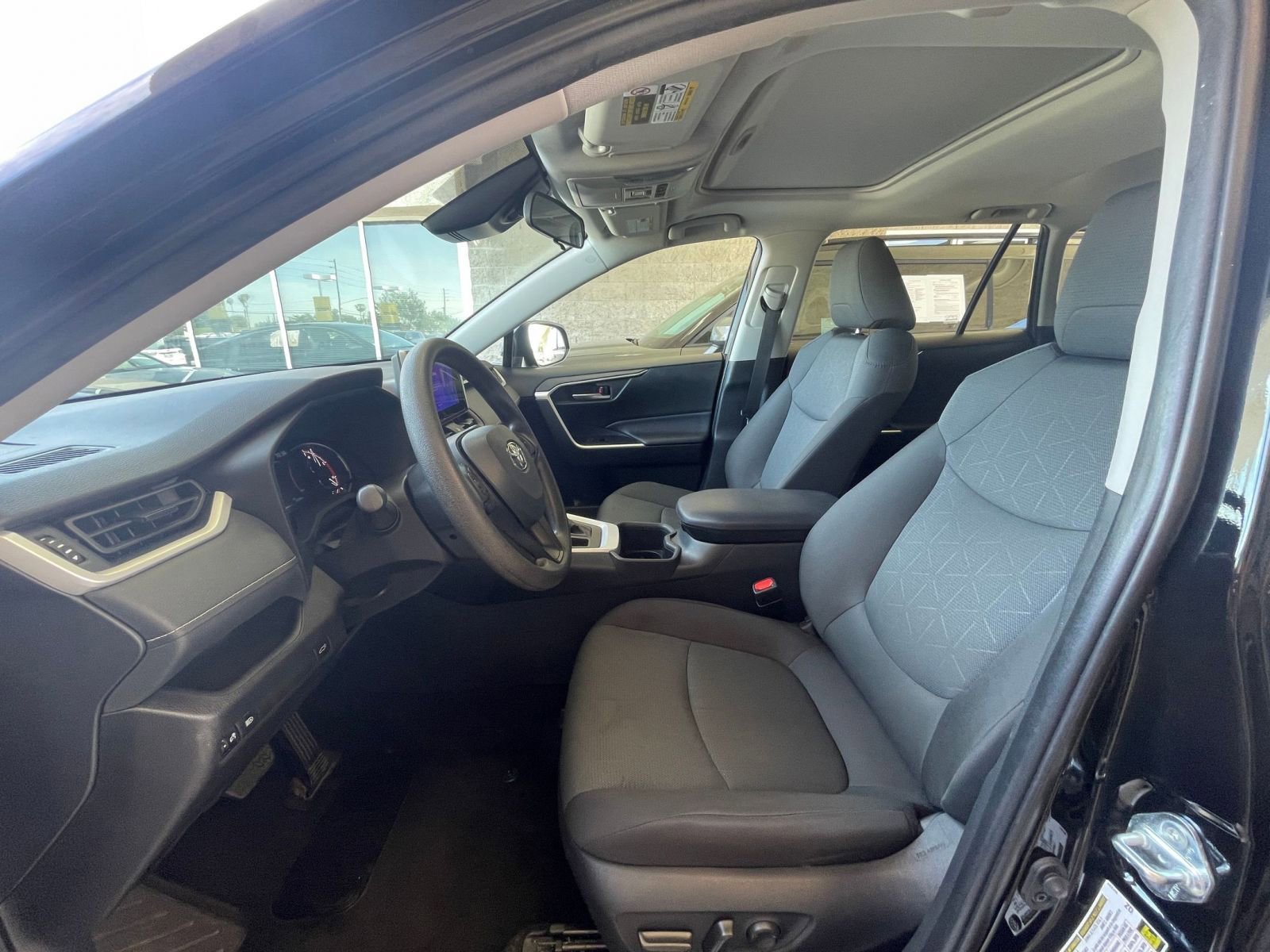 Thumbnail: 2025 Toyota RAV4 - 28