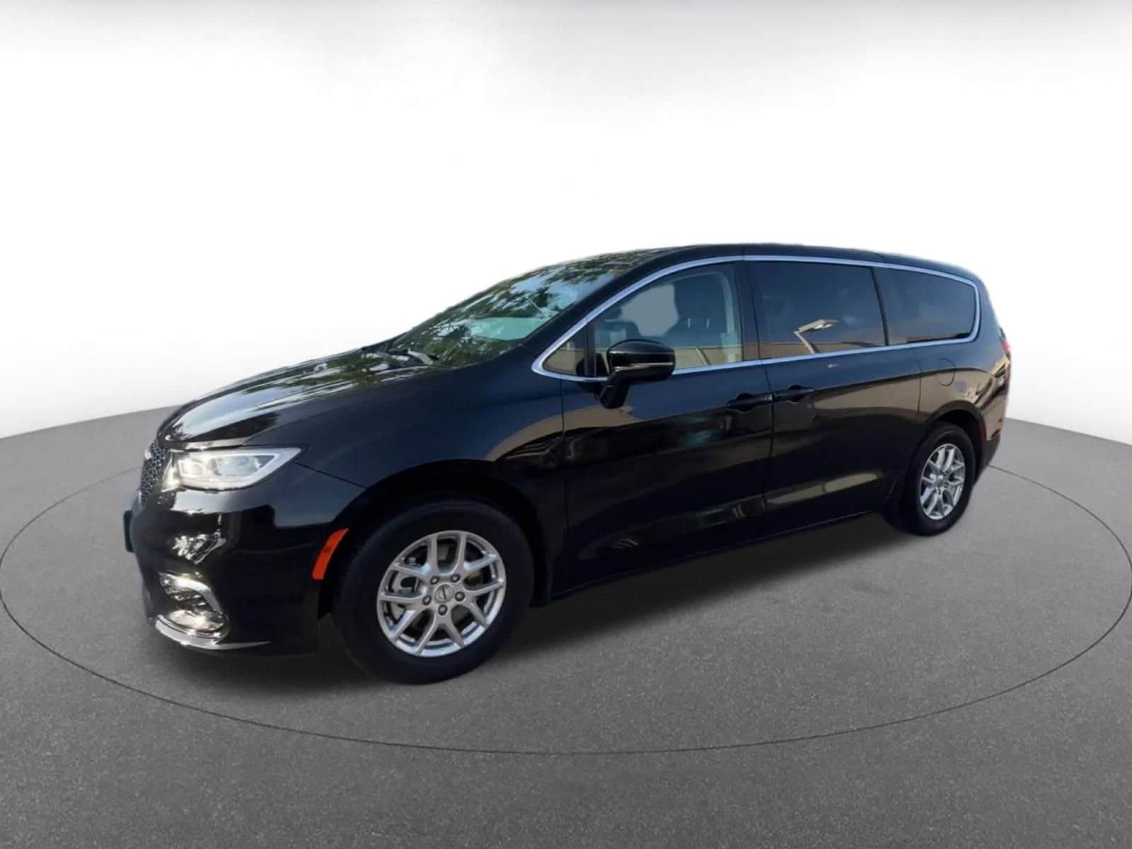 Thumbnail: 2024 Chrysler Pacifica - 8