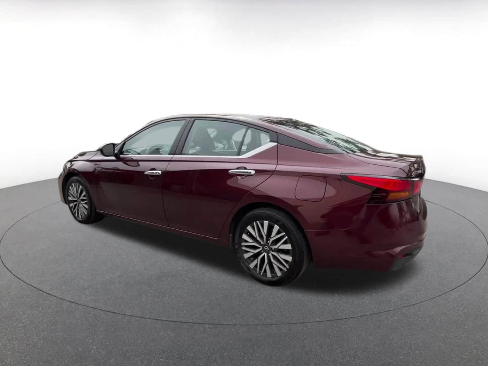 Thumbnail: 2024 Nissan Altima - 10
