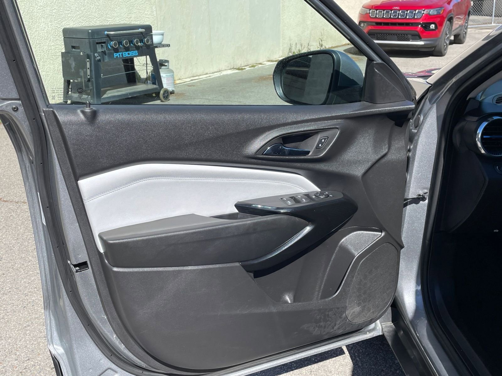 Thumbnail: 2025 Chevrolet Trax - 18