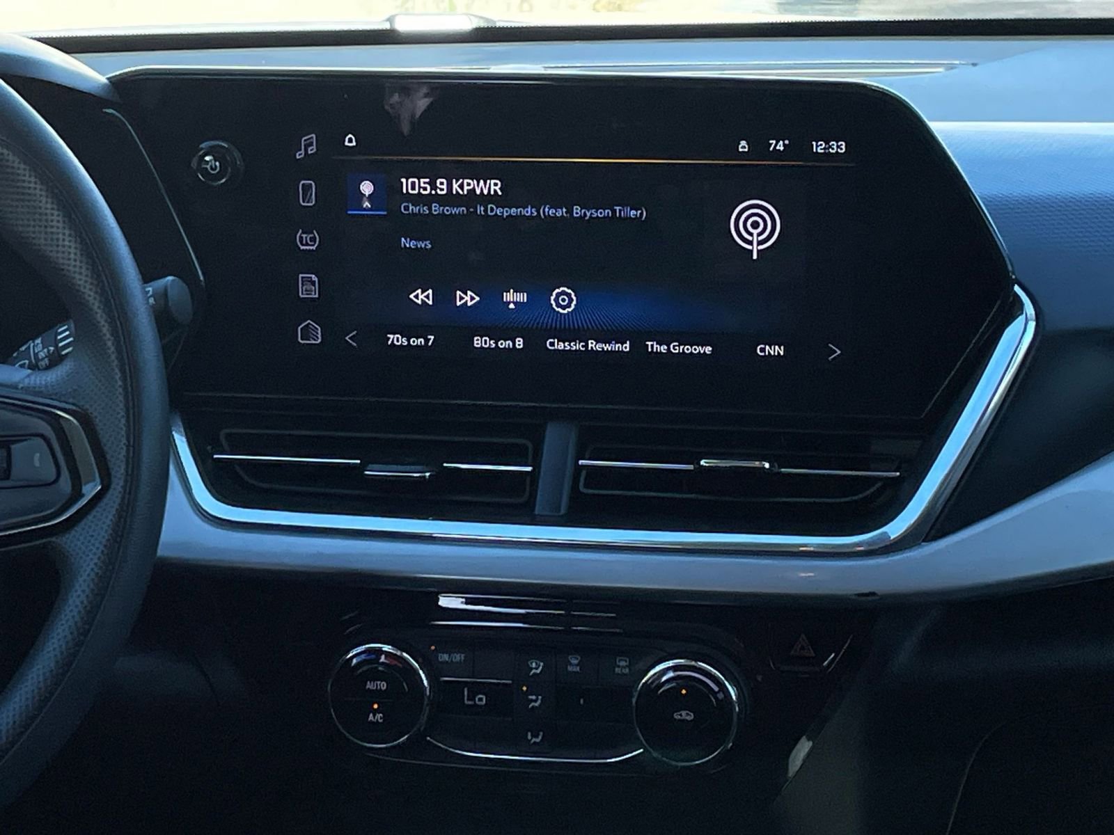 Thumbnail: 2025 Chevrolet Trax - 17