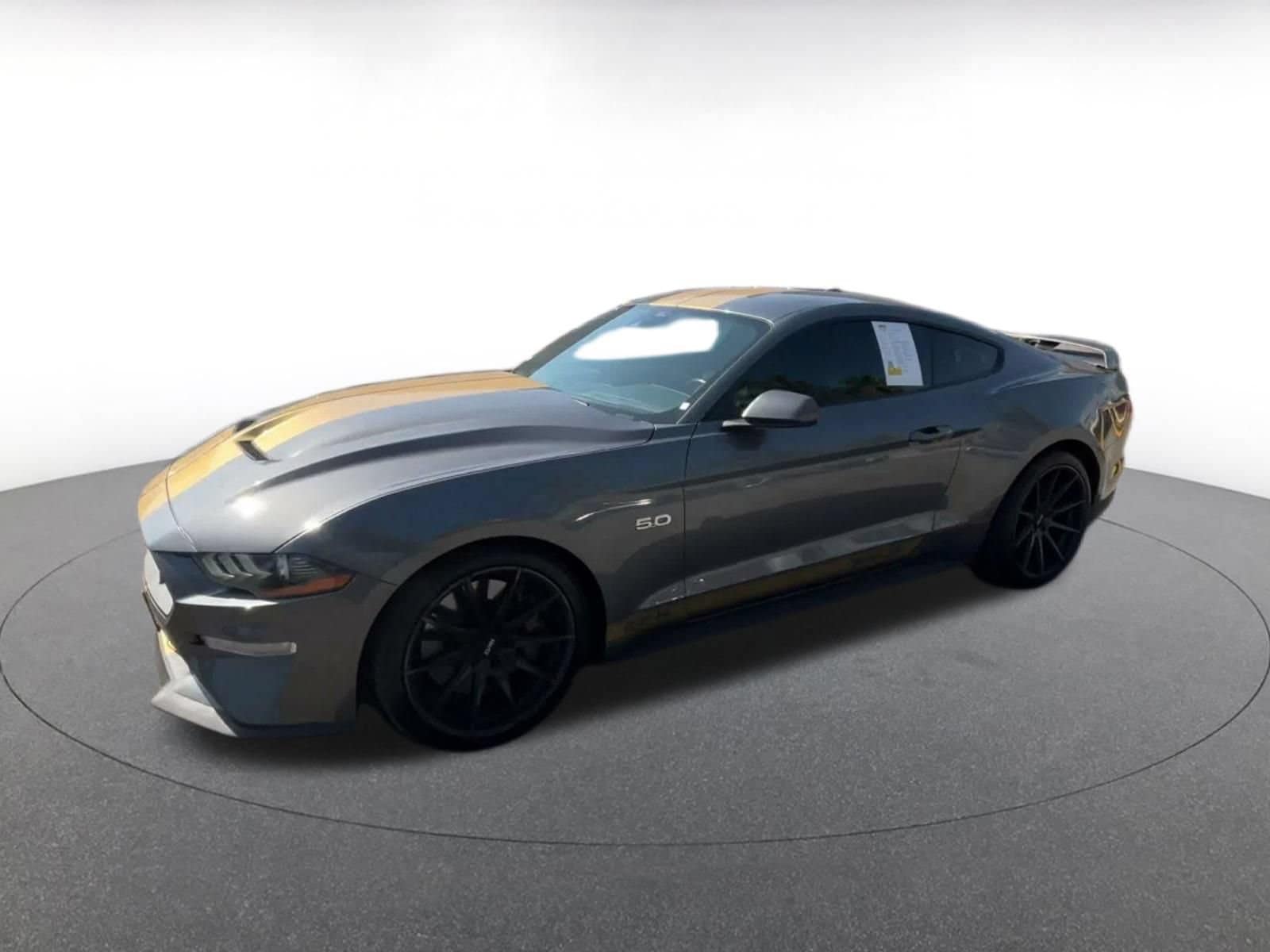 Thumbnail: 2022 Ford Mustang - 8