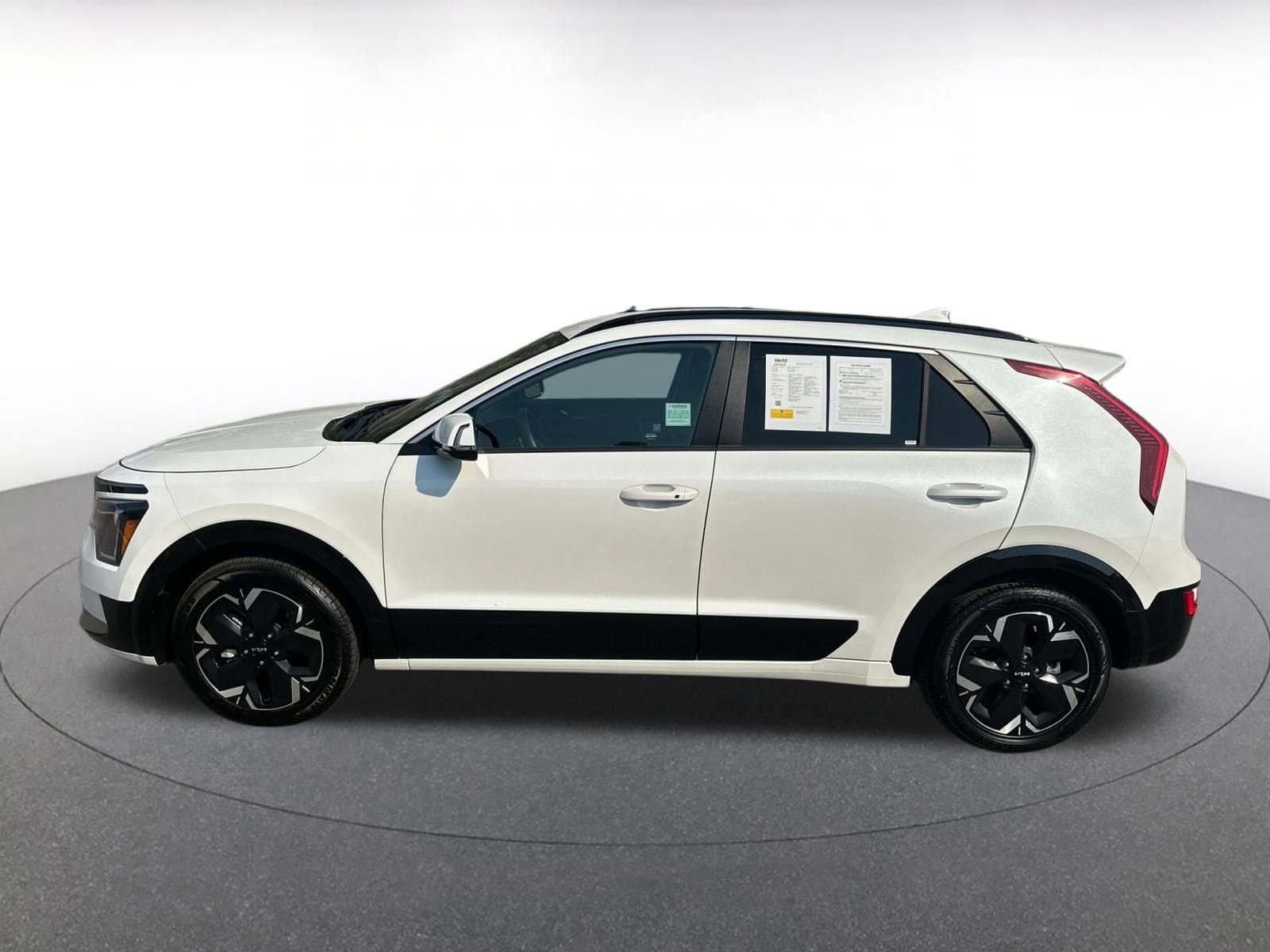 Thumbnail: 2023 Kia Niro - 4