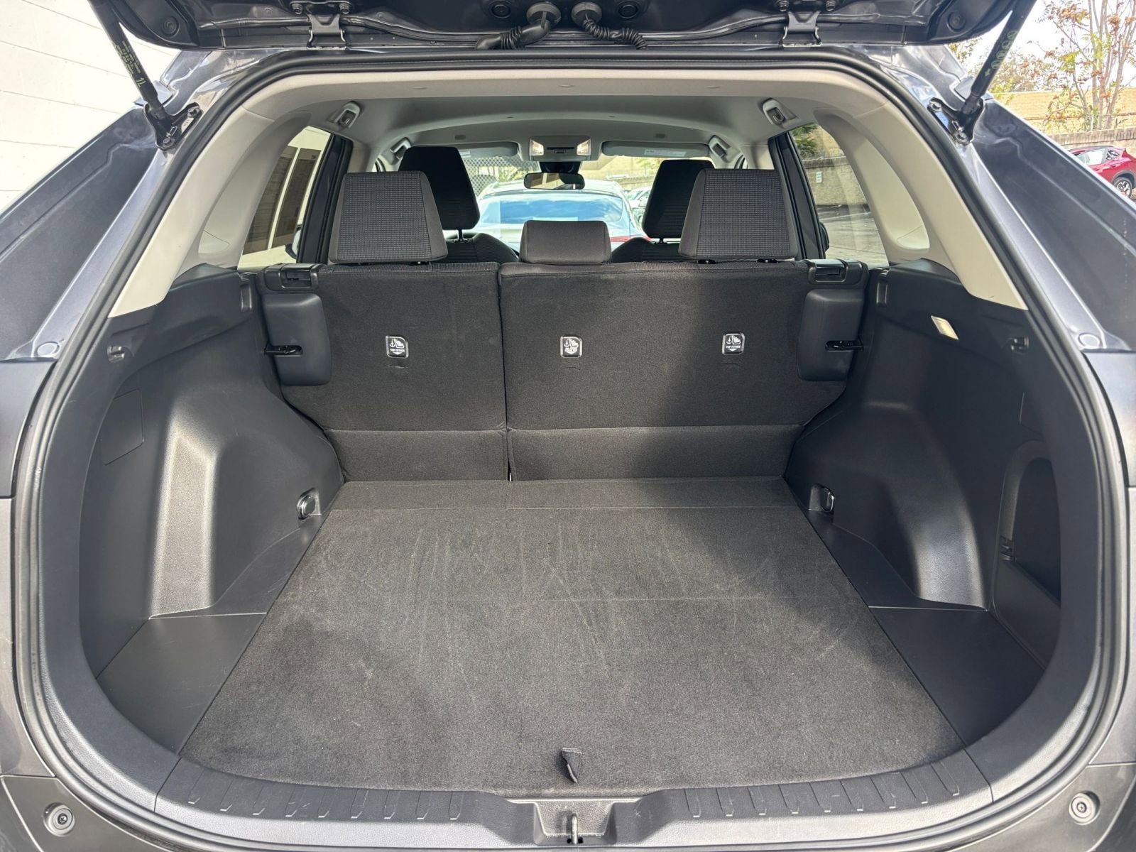 Thumbnail: 2025 Toyota RAV4 - 31