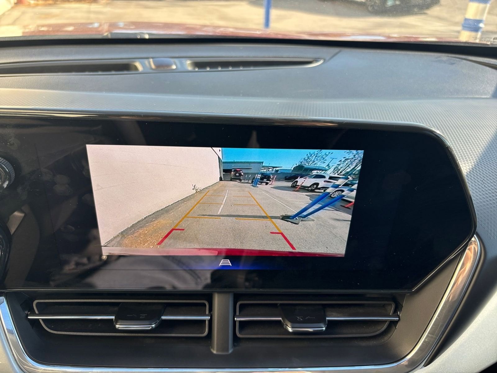 Thumbnail: 2025 Chevrolet Trax - 17