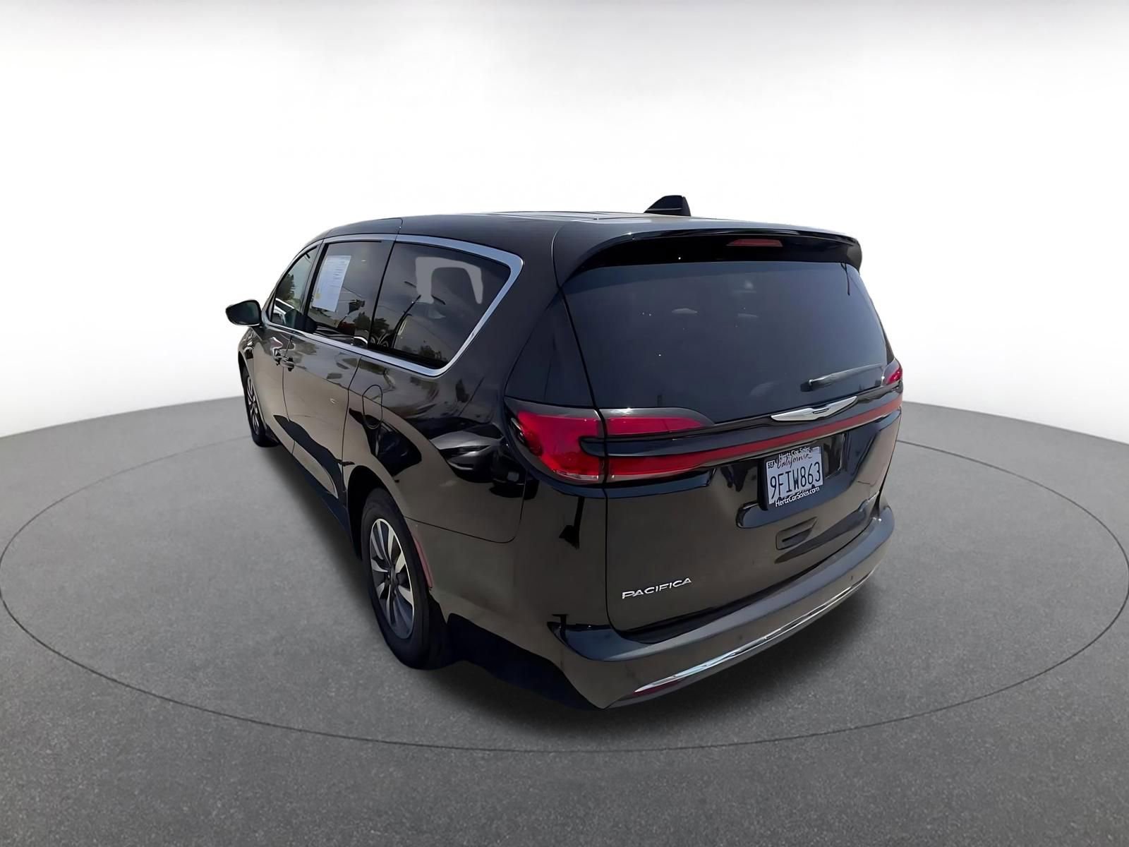 Thumbnail: 2023 Chrysler Pacifica - 11