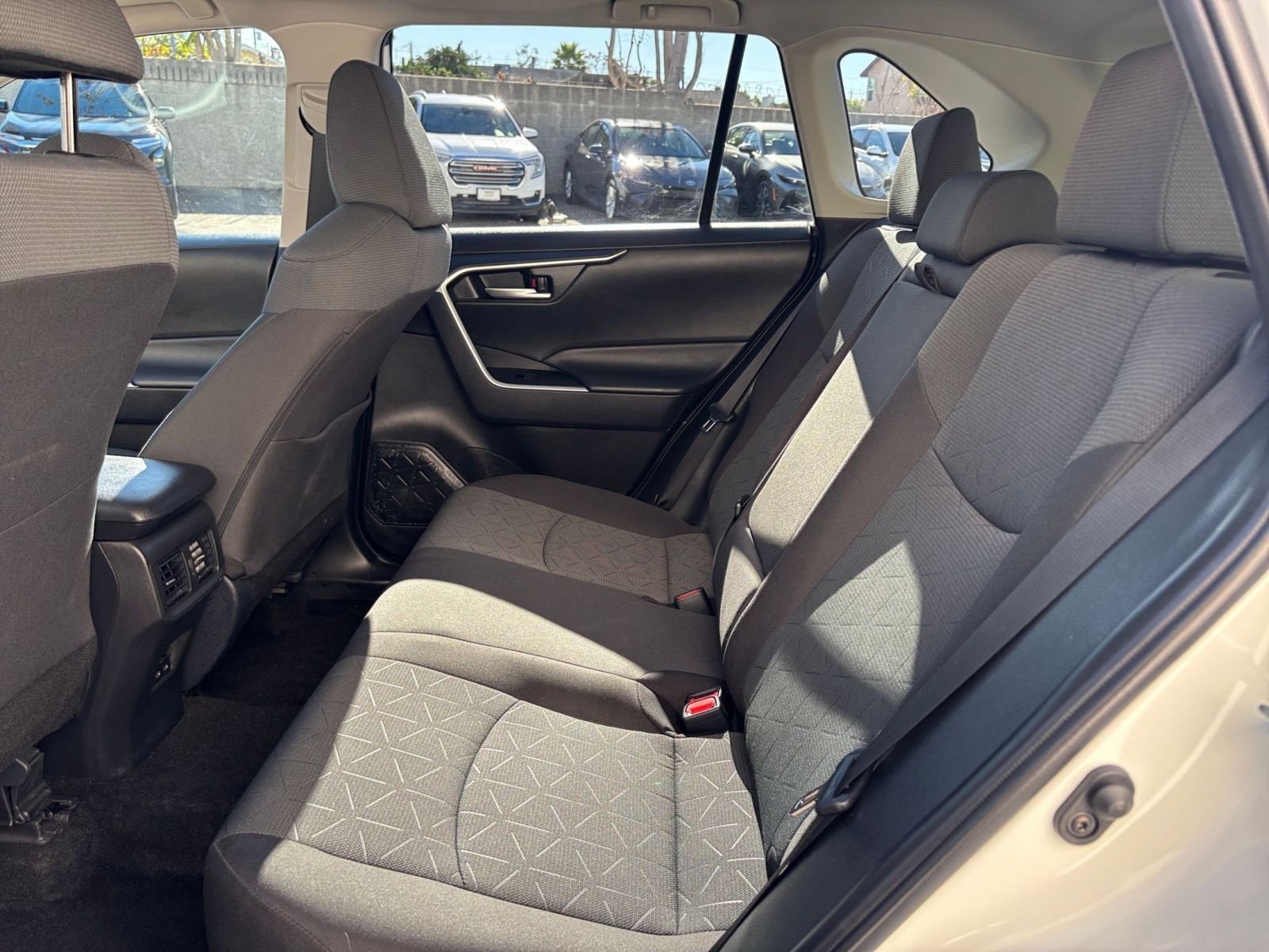 Thumbnail: 2025 Toyota RAV4 - 25