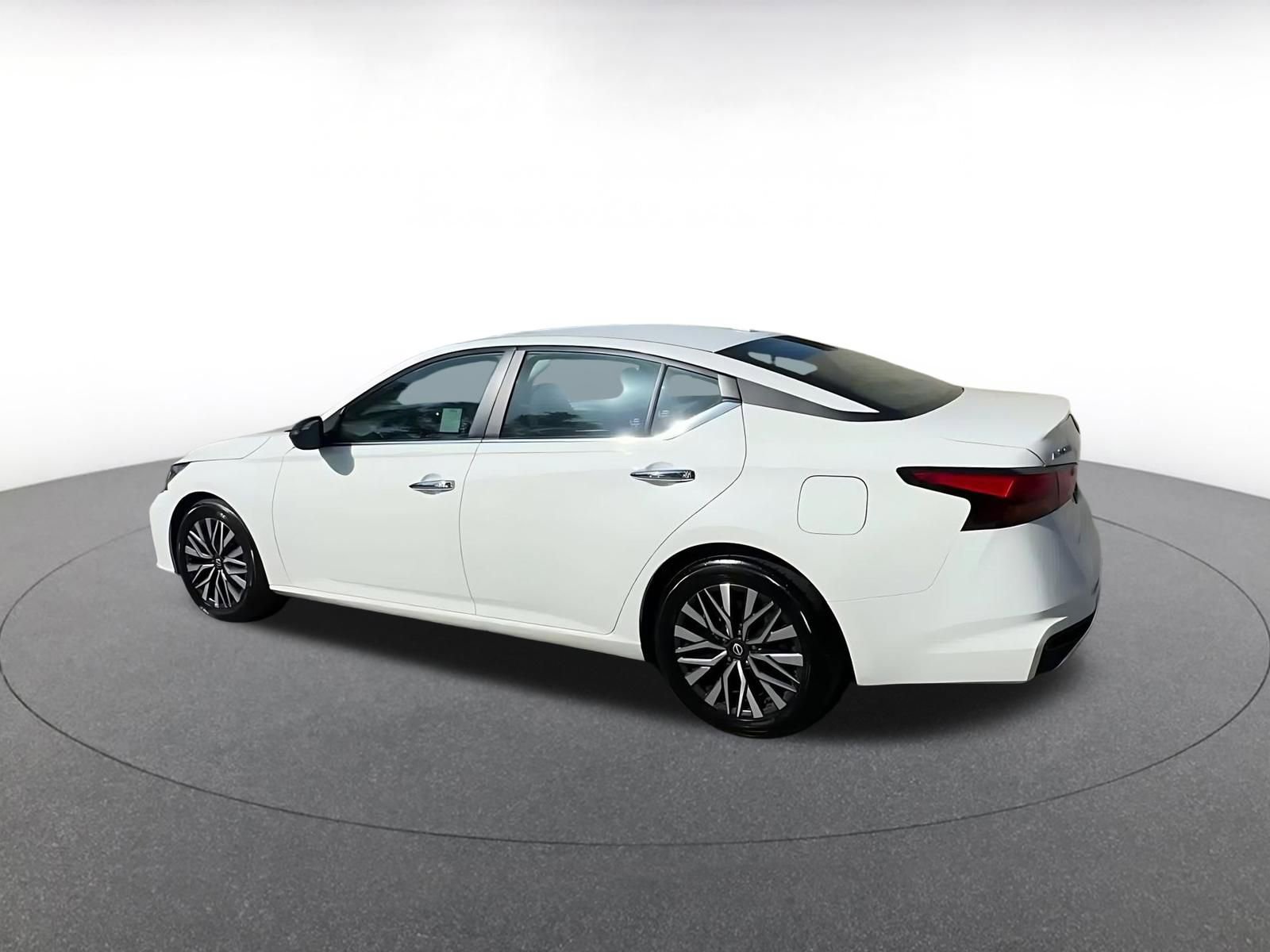 Thumbnail: 2025 Nissan Altima - 10
