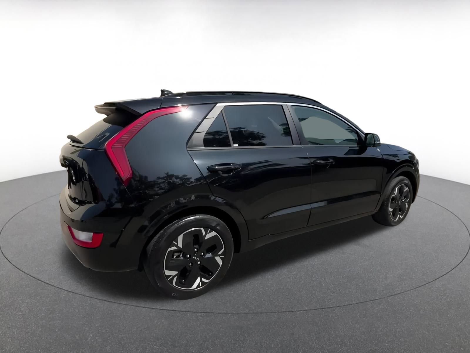 Thumbnail: 2023 Kia Niro - 15